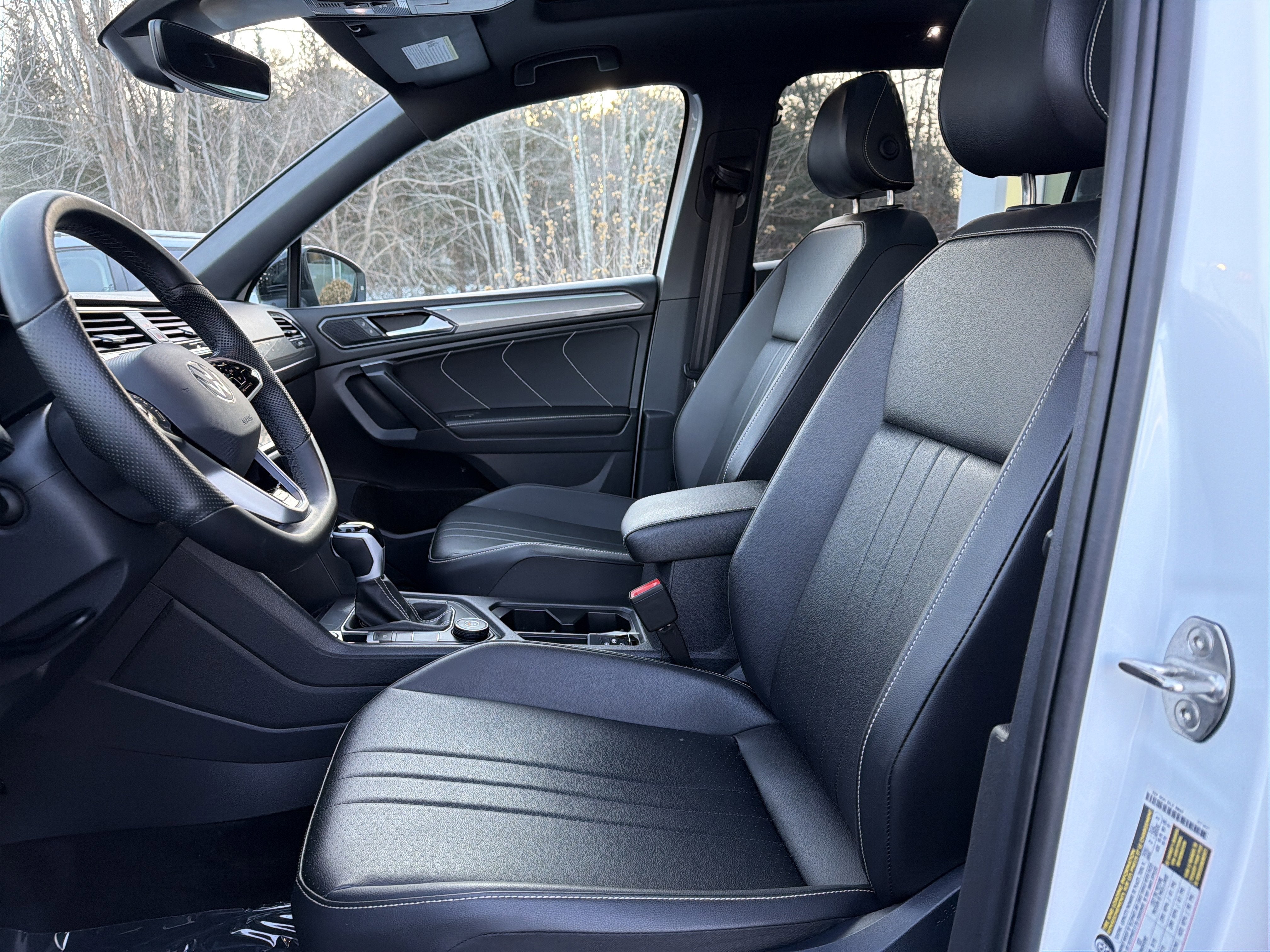 2024 Volkswagen Tiguan SE R-Line Black