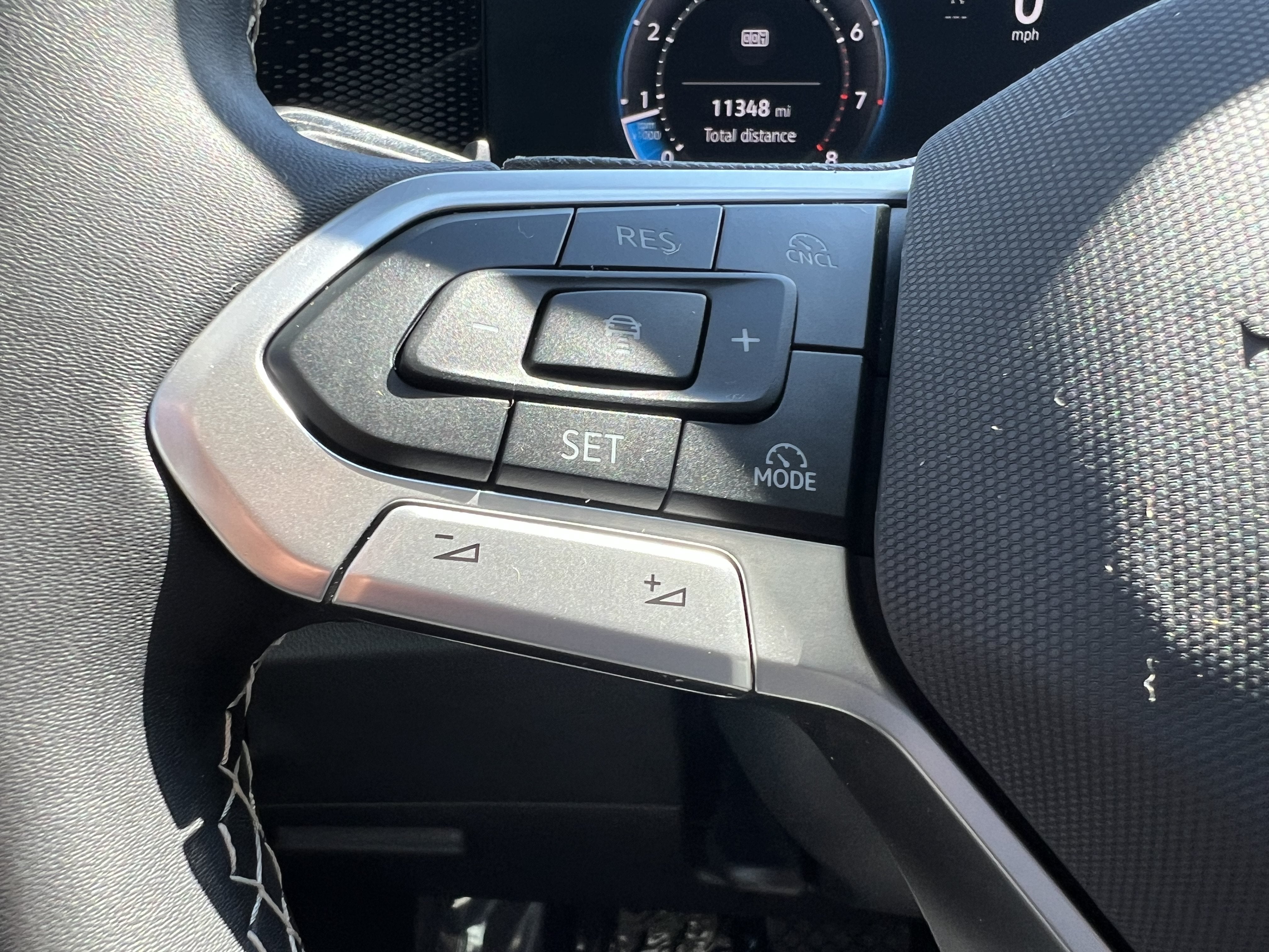 2025 Volkswagen Tiguan SE