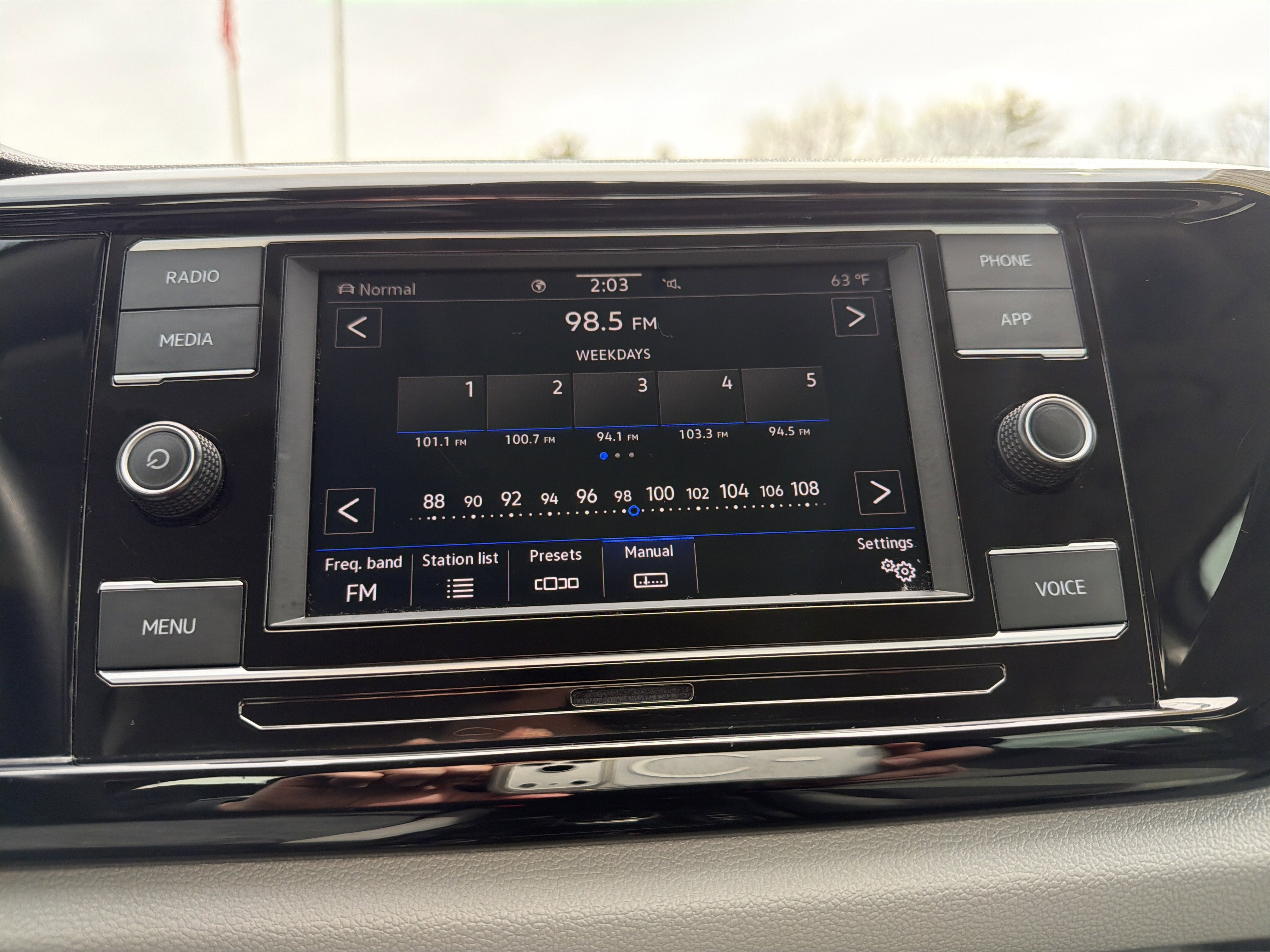 2023 Volkswagen Taos S