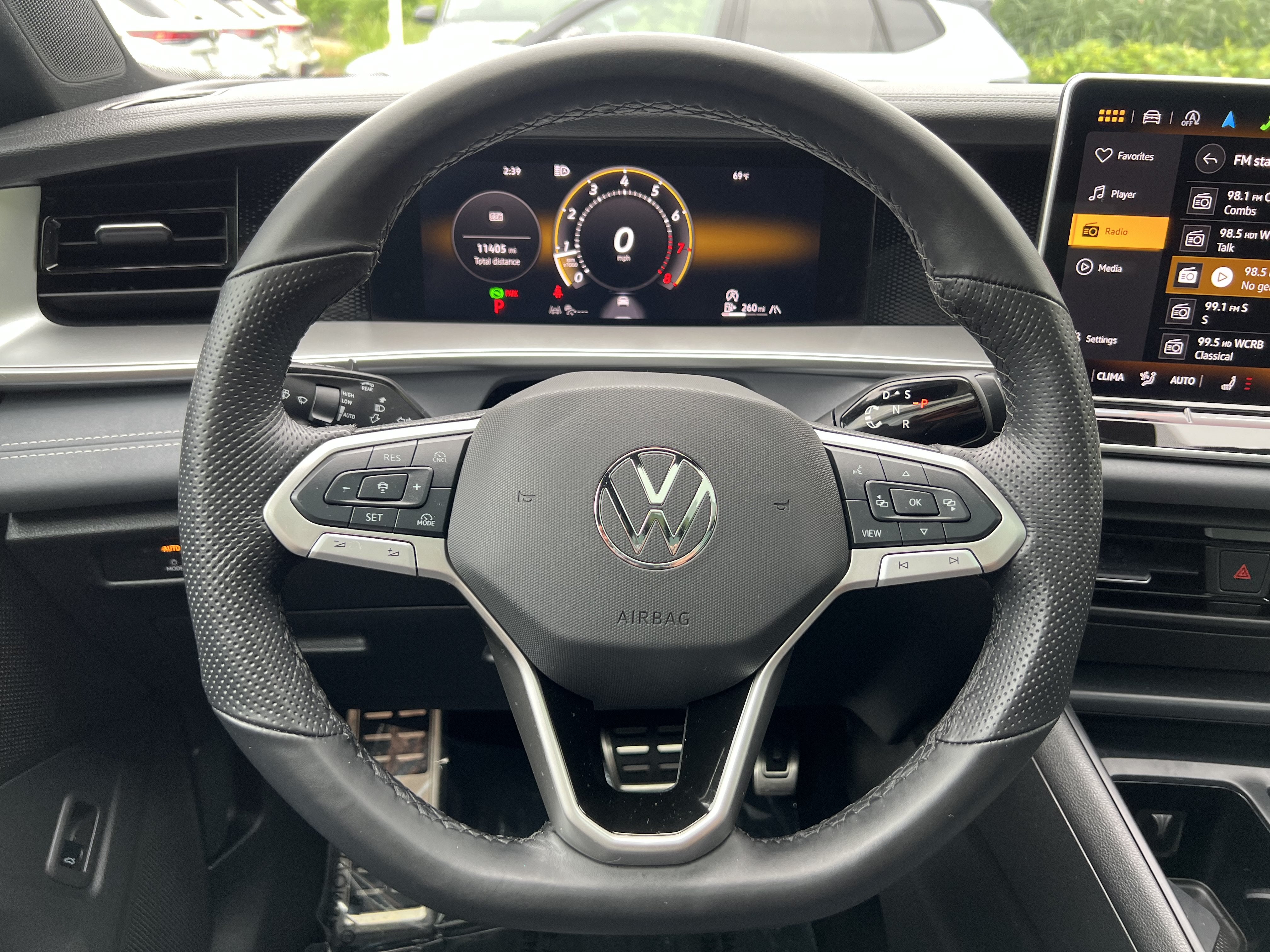 2025 Volkswagen Tiguan SE R-Line Black
