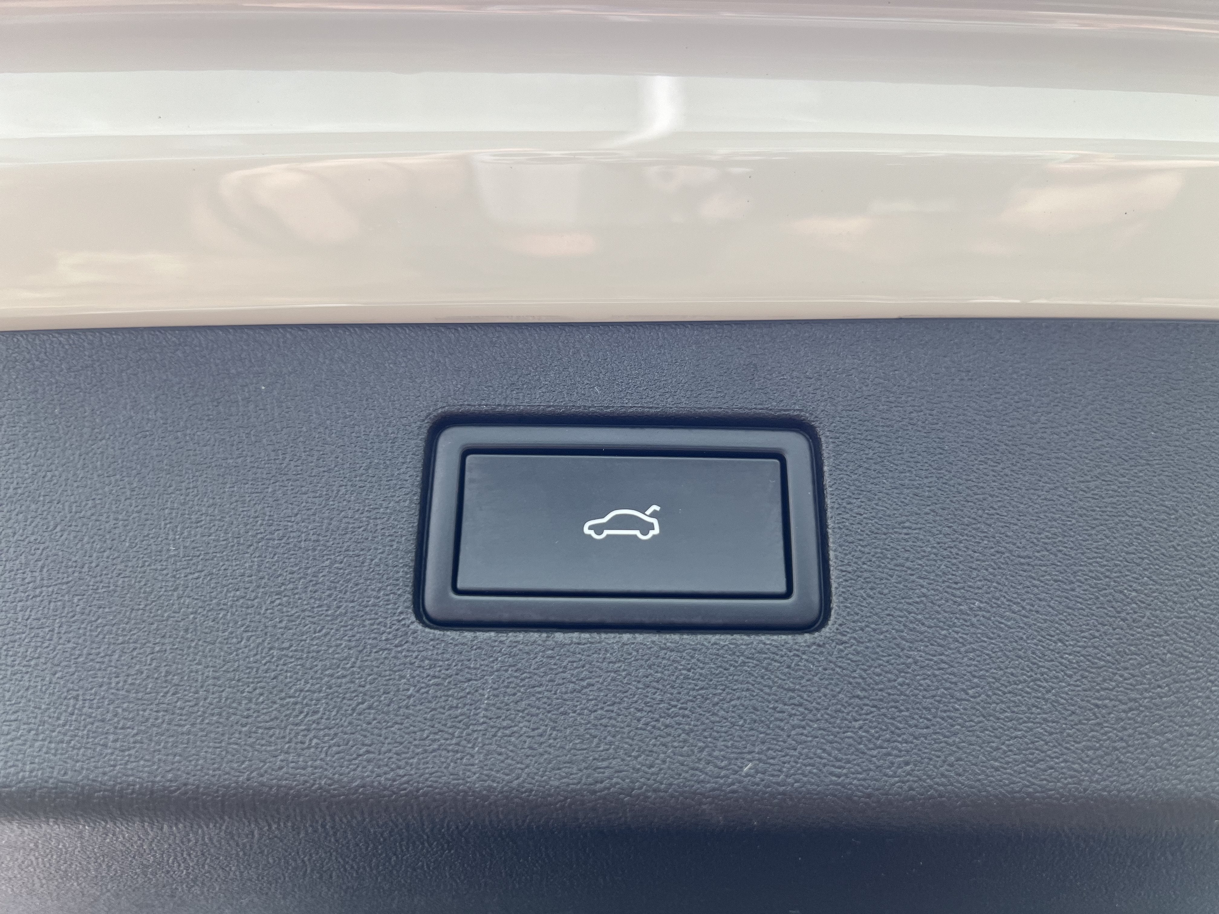 2025 Volkswagen Tiguan SE R-Line Black