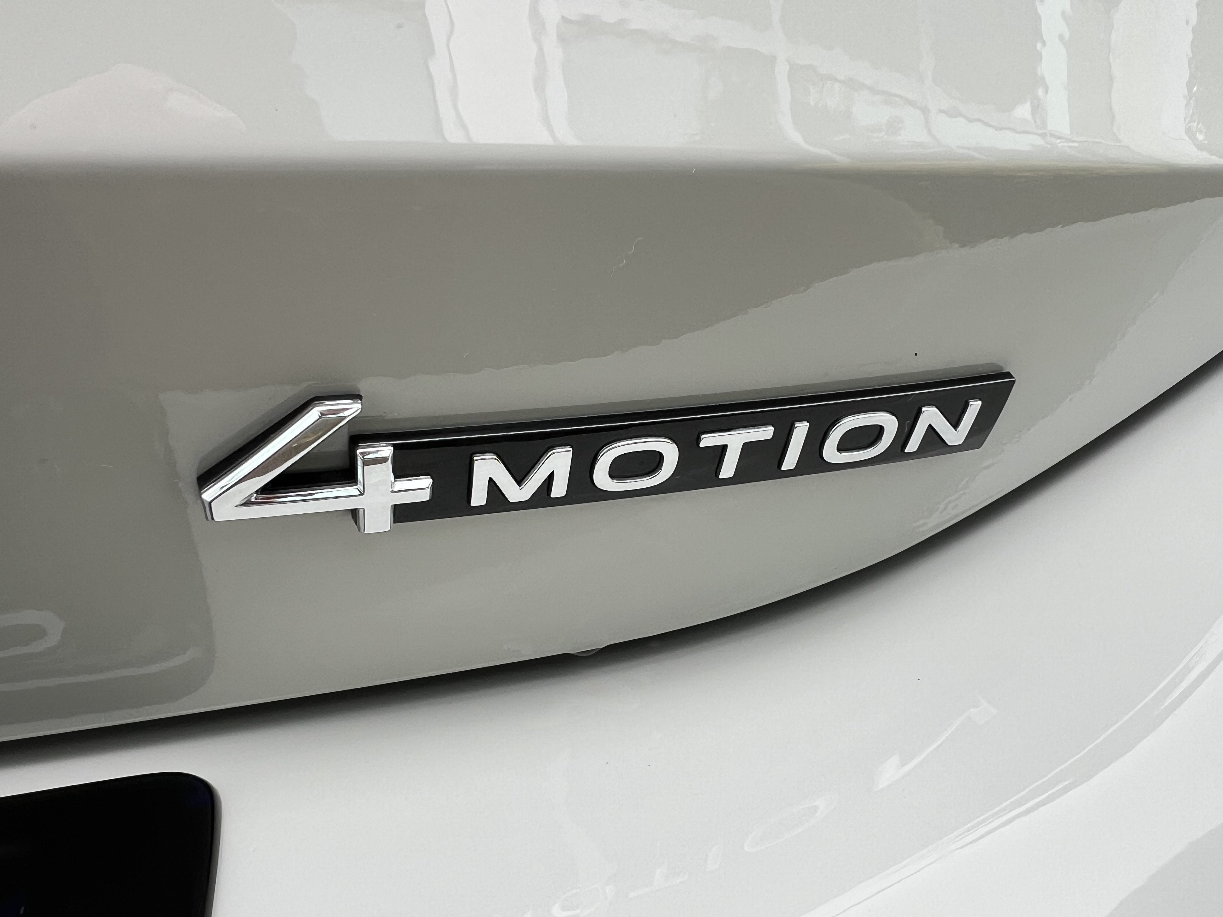 2025 Volkswagen Tiguan SE R-Line Black