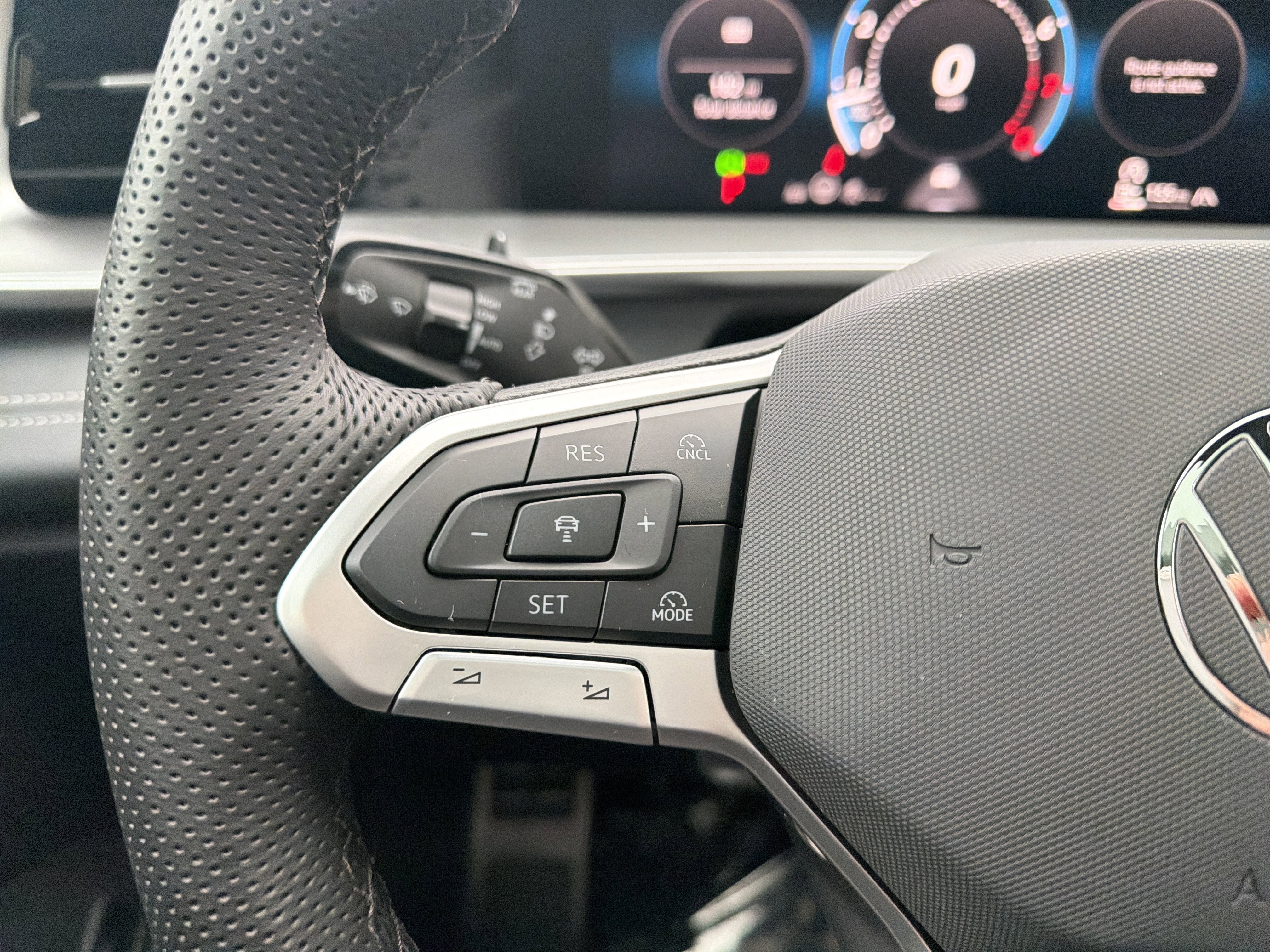 2025 Volkswagen Tiguan SE R-Line Black