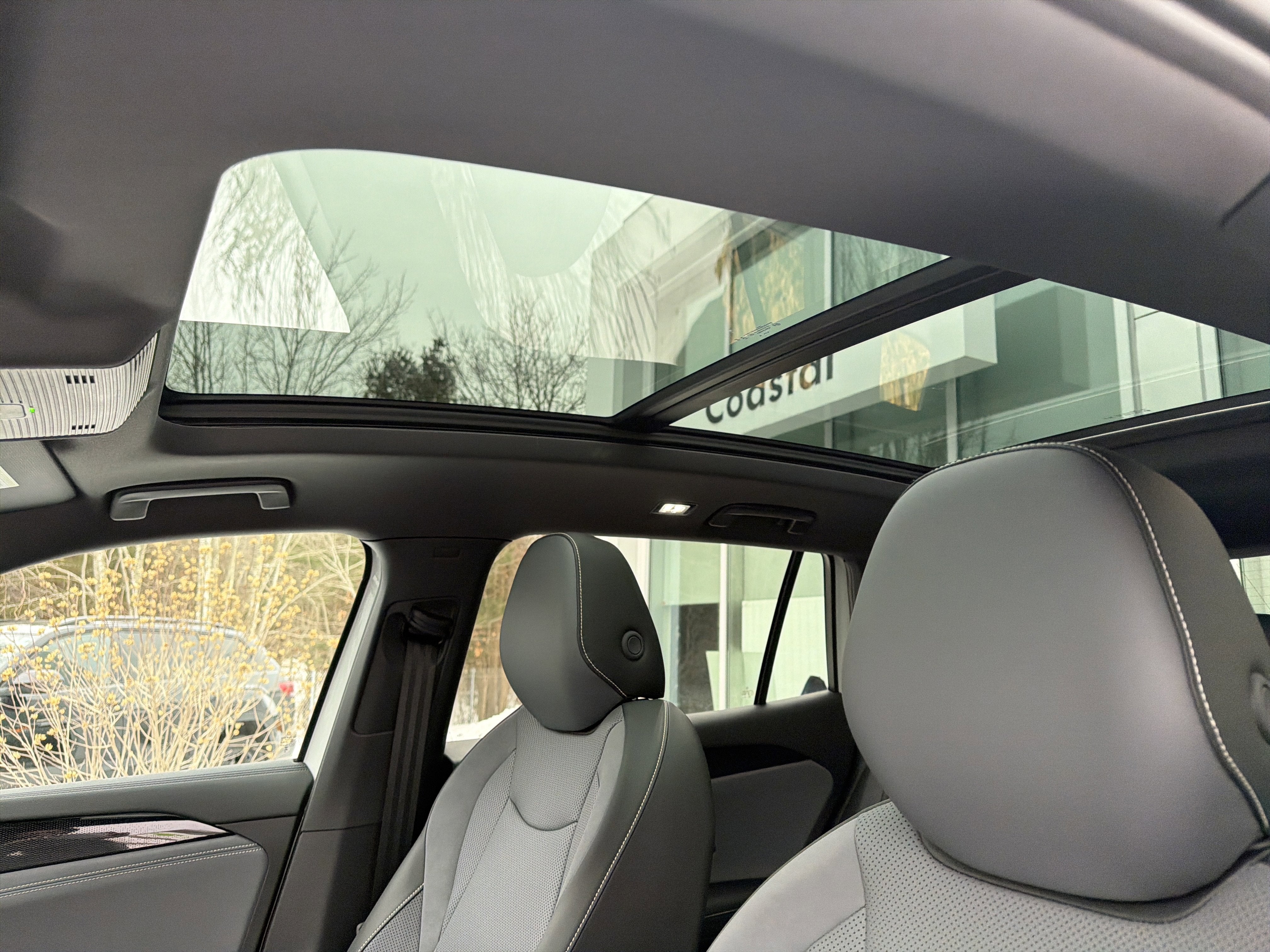 2025 Volkswagen Tiguan SE R-Line Black