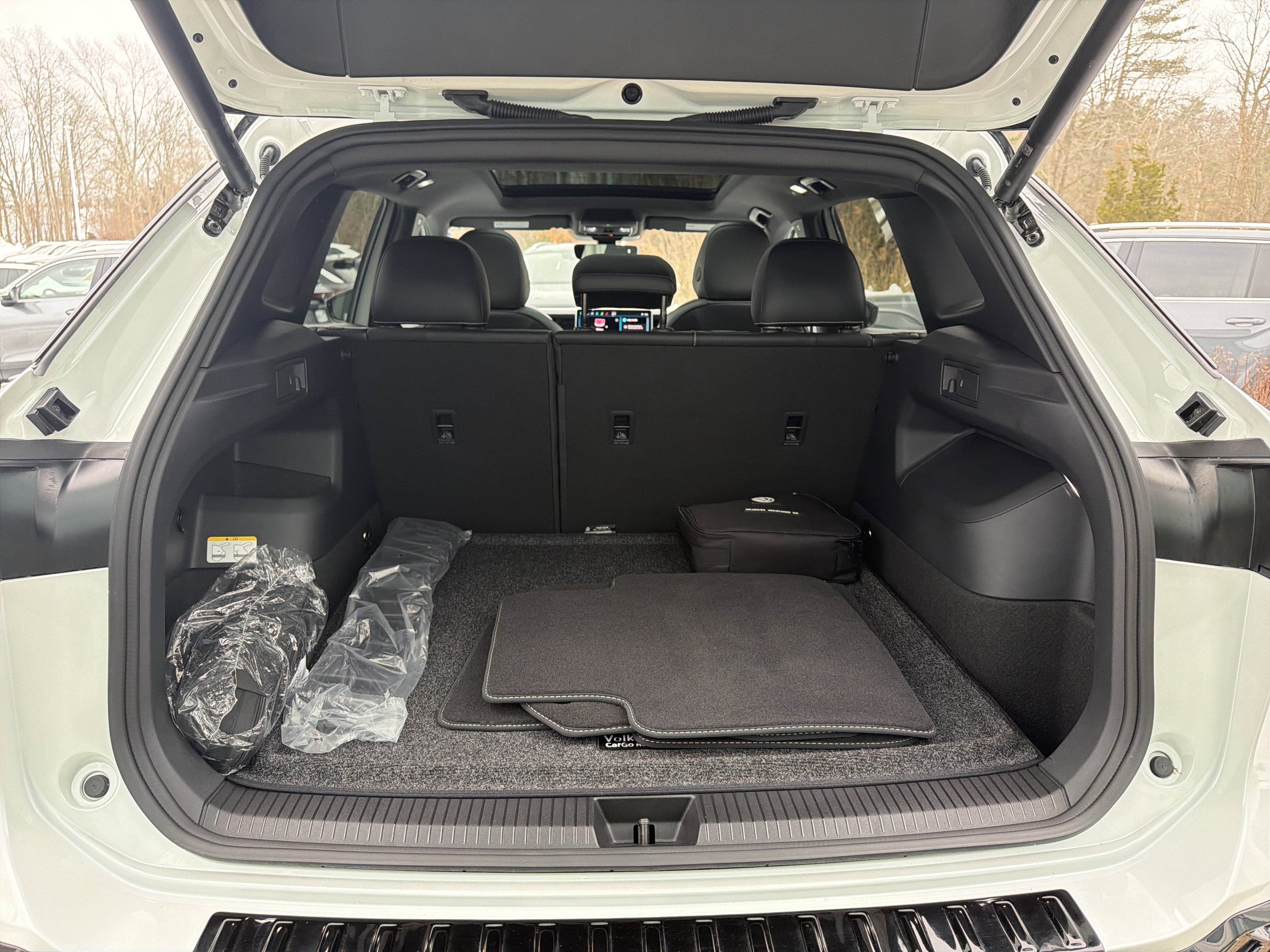 2025 Volkswagen Tiguan SE R-Line Black