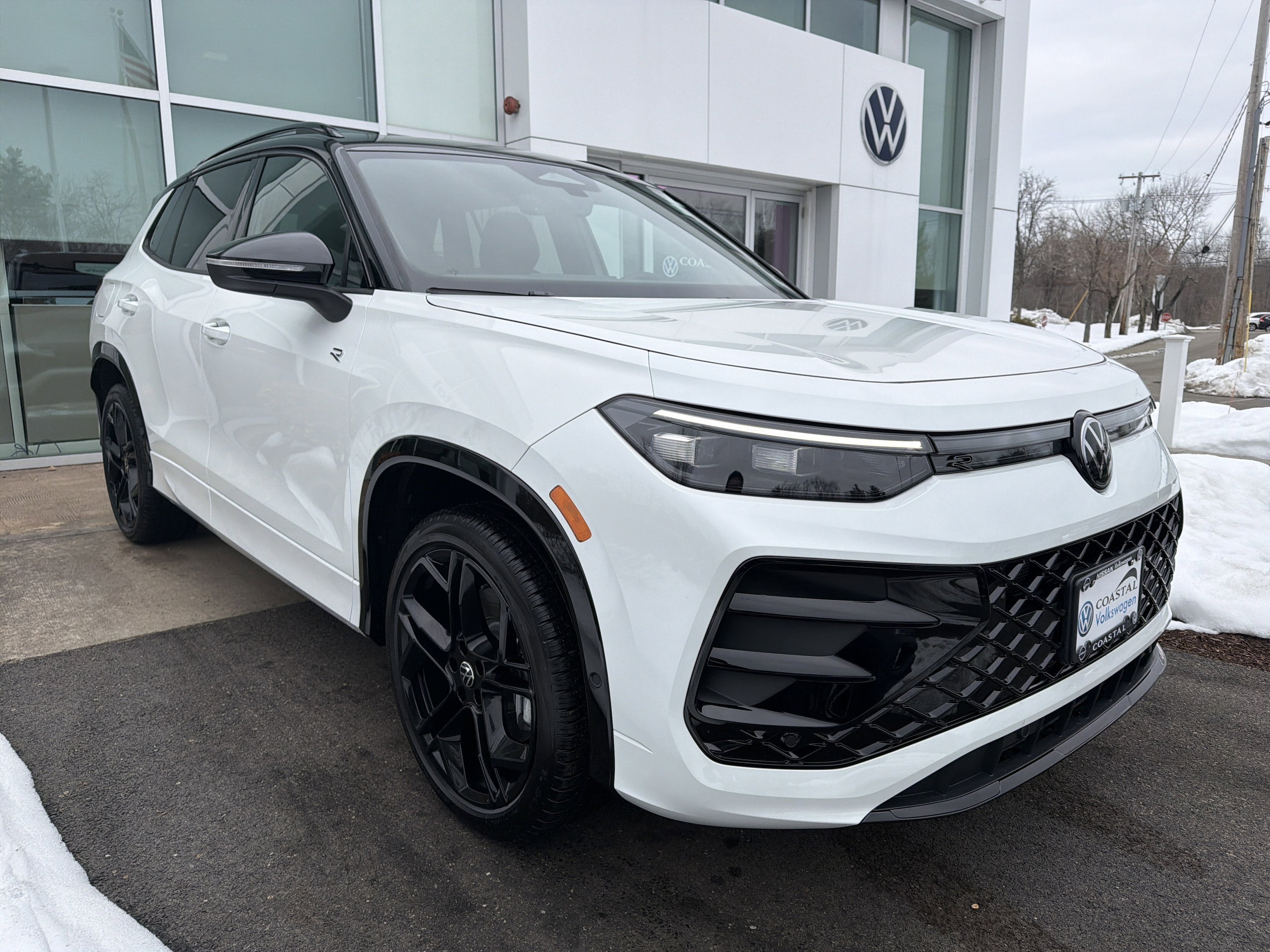 2025 Volkswagen Tiguan SE R-Line Black