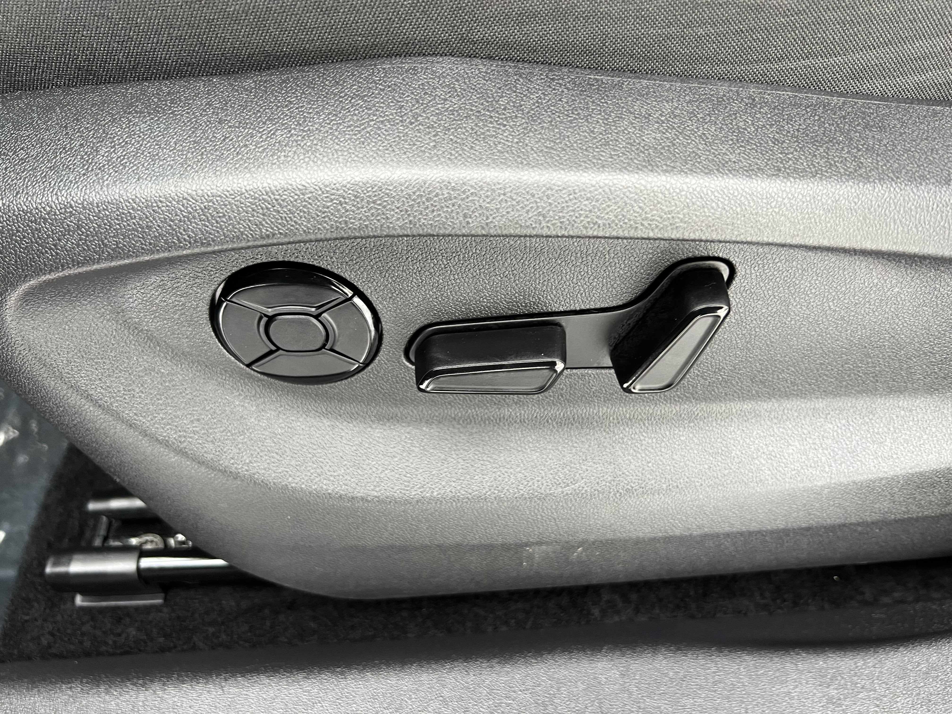 2025 Volkswagen Tiguan SE R-Line Black