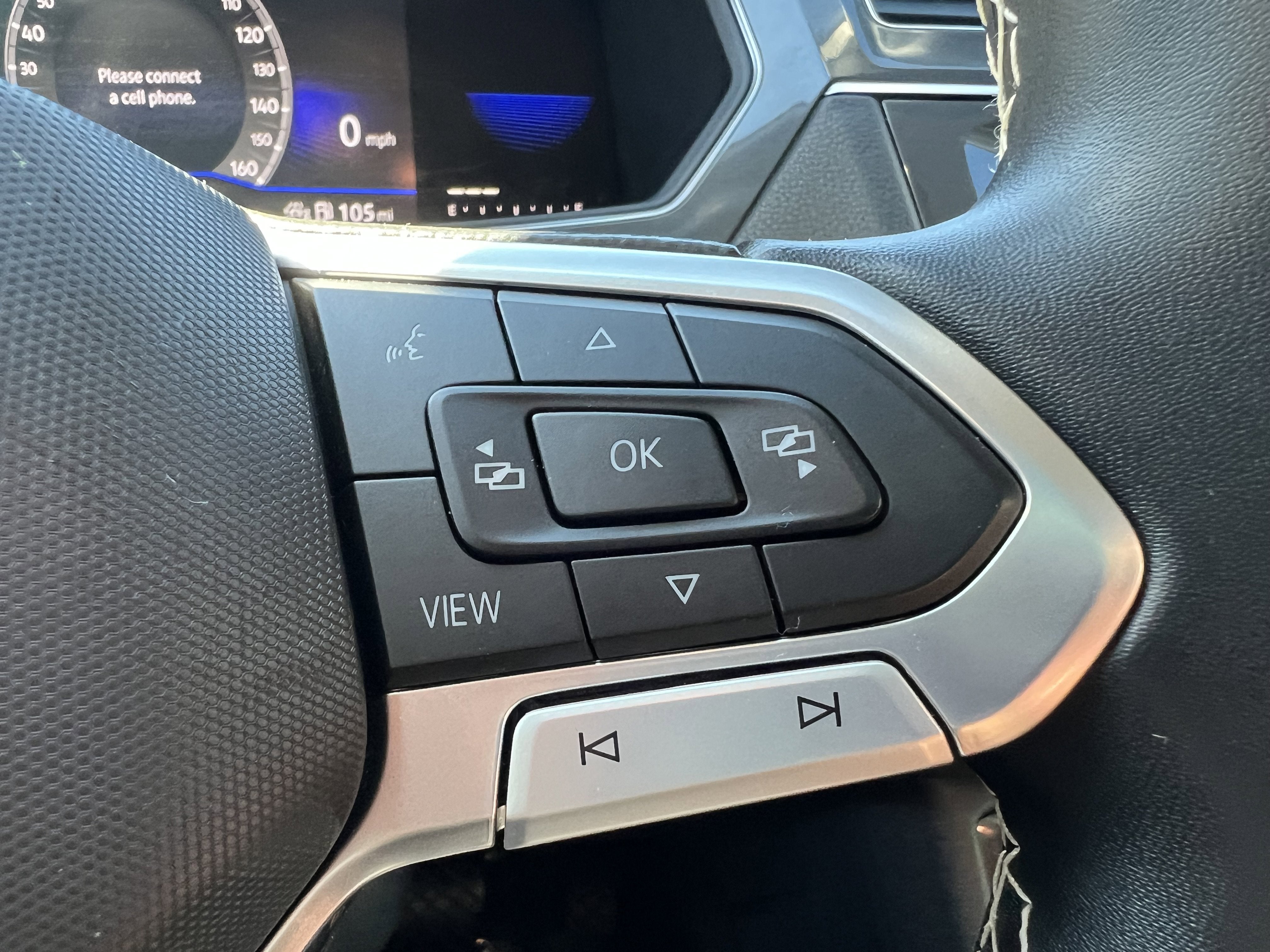 2023 Volkswagen Tiguan SE W/ Panoramic Sunroof