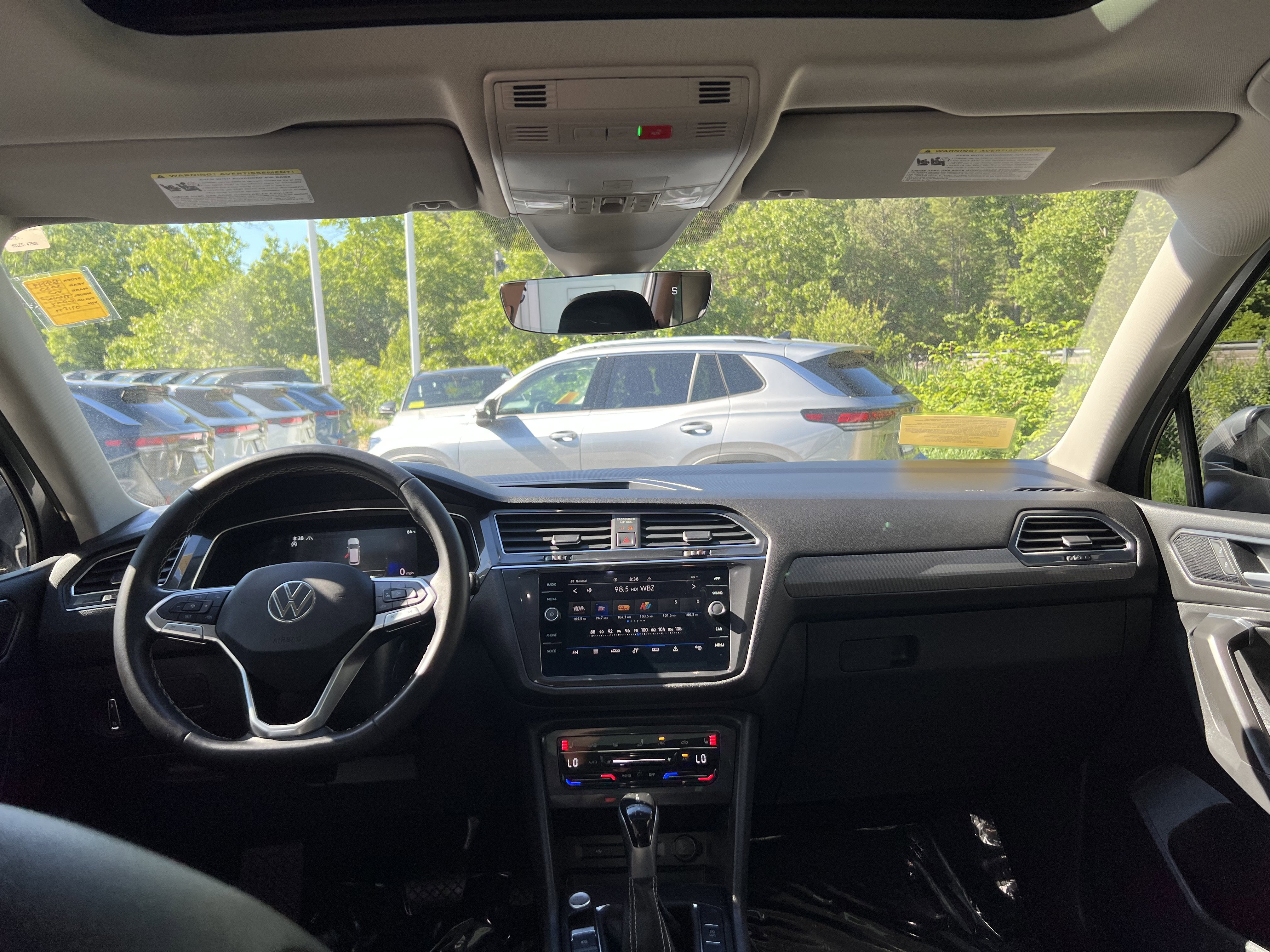 2023 Volkswagen Tiguan SE W/ Panoramic Sunroof