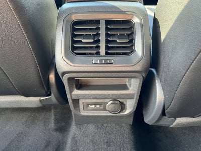 2023 Volkswagen Tiguan SE W/ Panoramic Sunroof