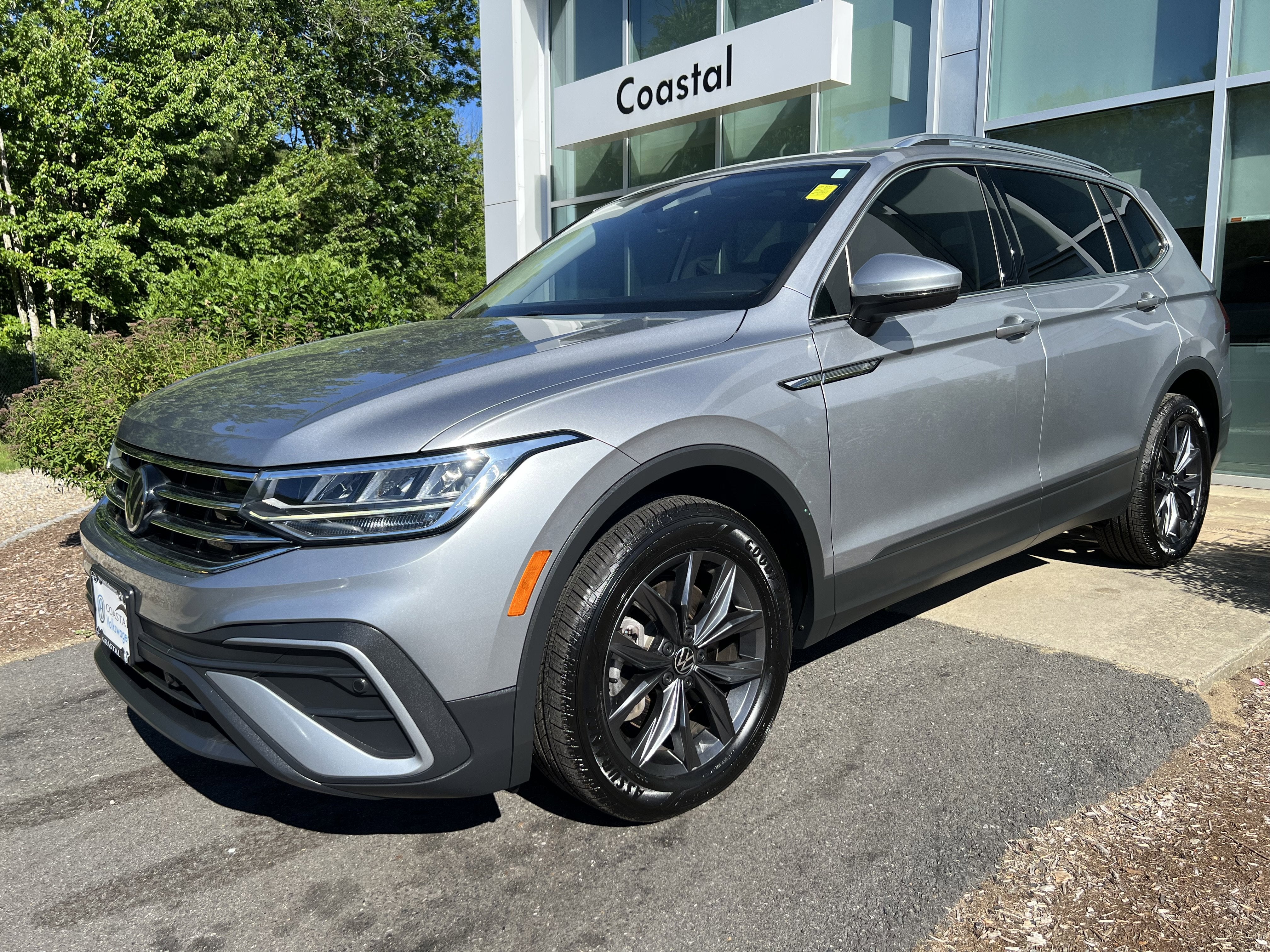 2023 Volkswagen Tiguan SE W/ Panoramic Sunroof