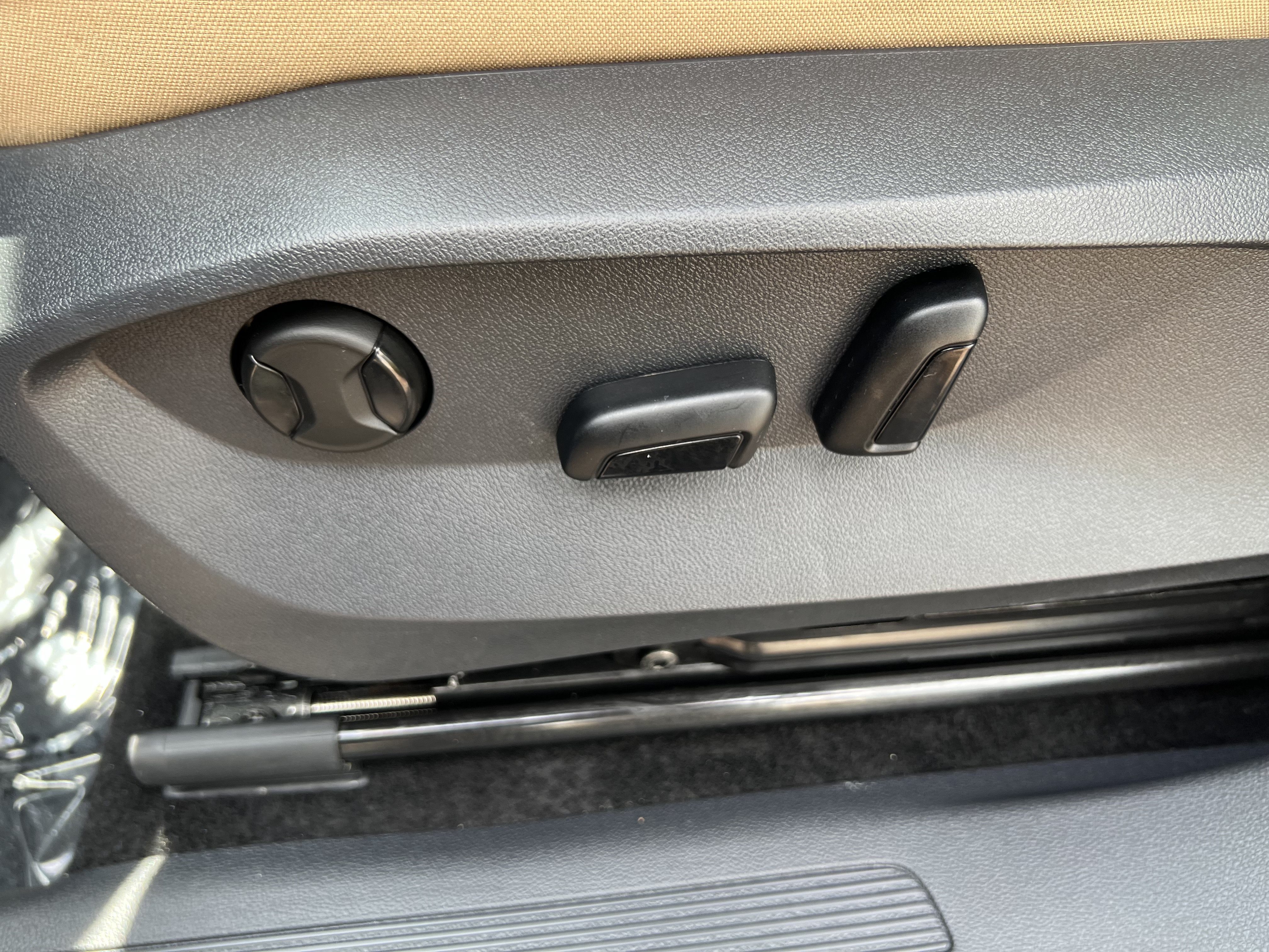 2024 Volkswagen Tiguan SE W/ Panoramic Sunroof