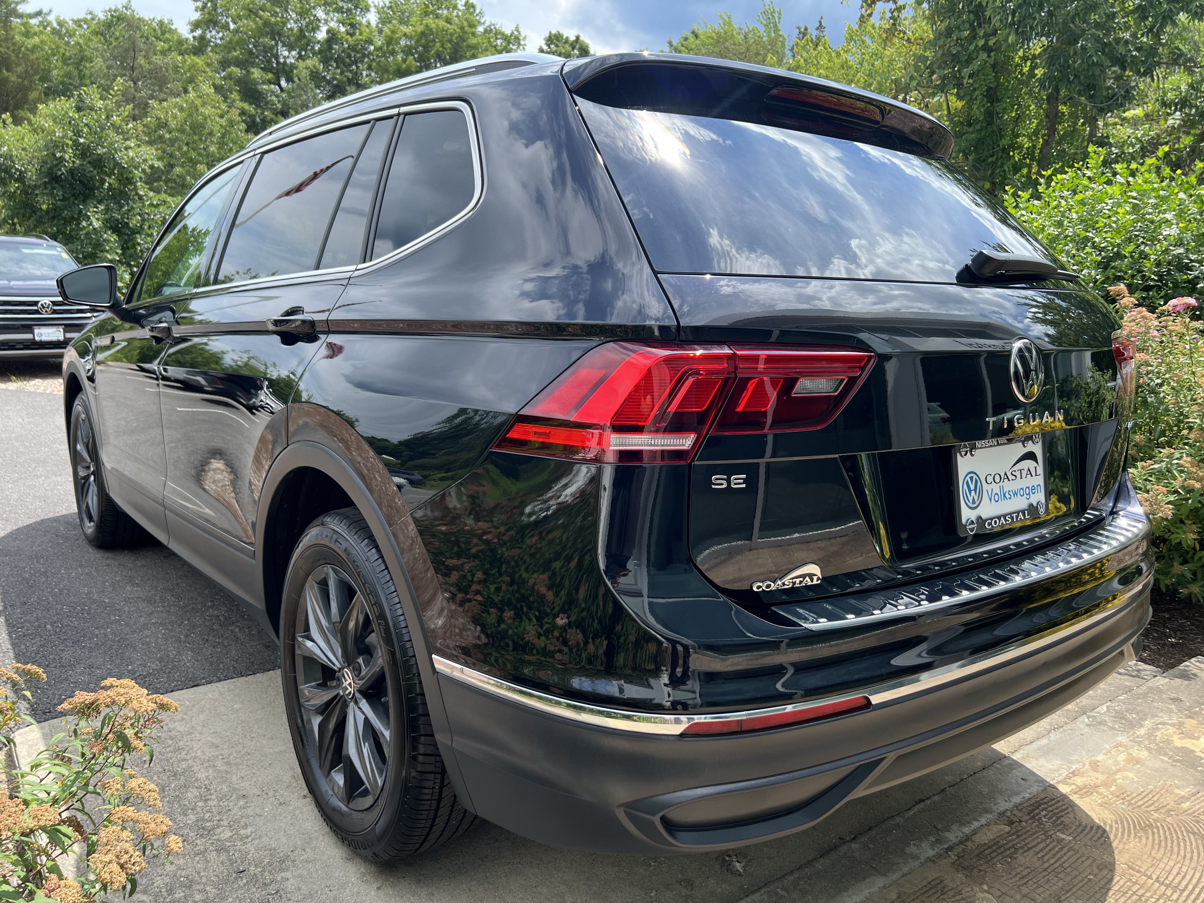 2024 Volkswagen Tiguan SE W/ Panoramic Sunroof