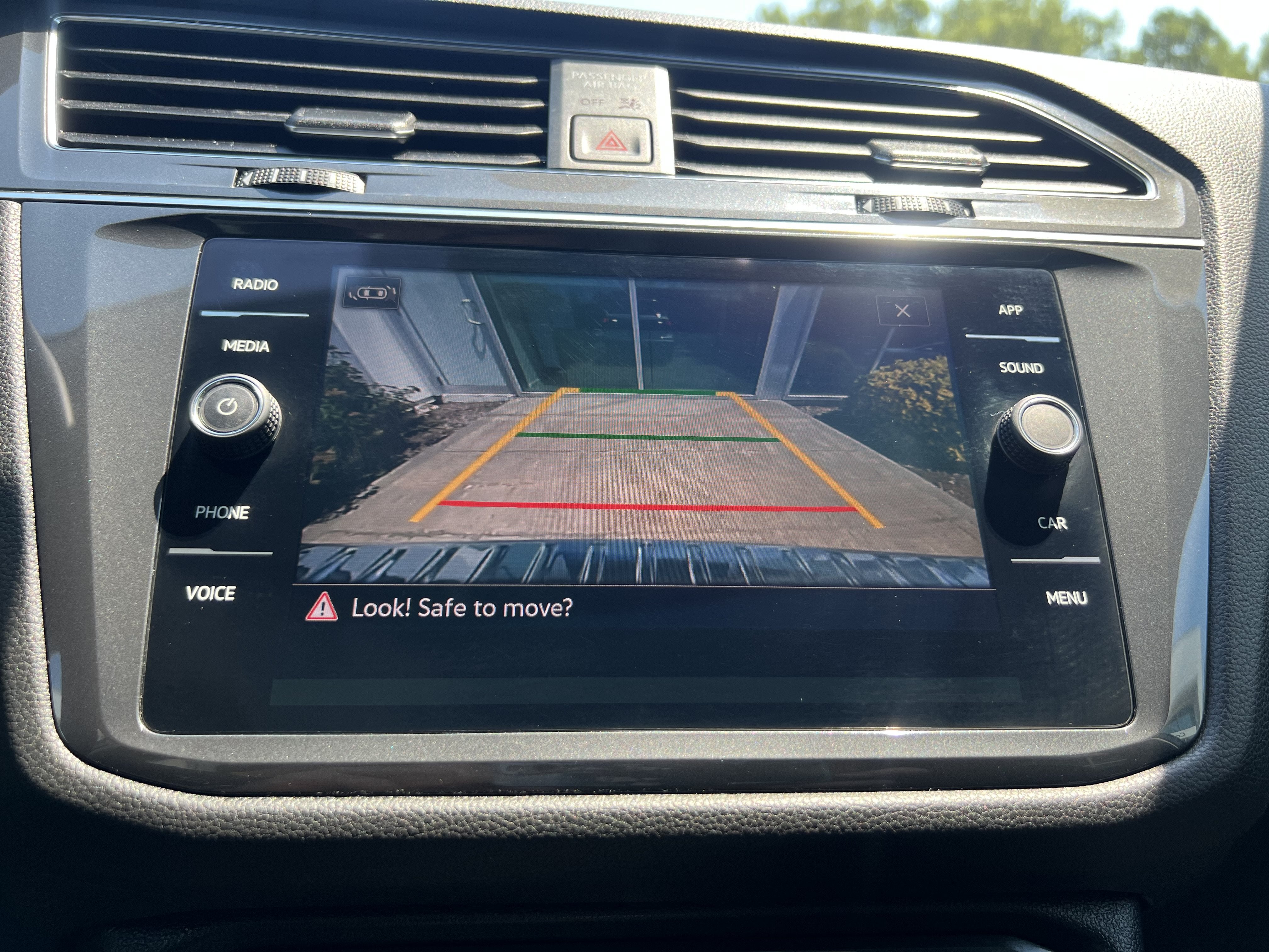 2023 Volkswagen Tiguan SE W/ Panoramic Sunroof