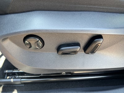 2023 Volkswagen Tiguan SE W/ Panoramic Sunroof