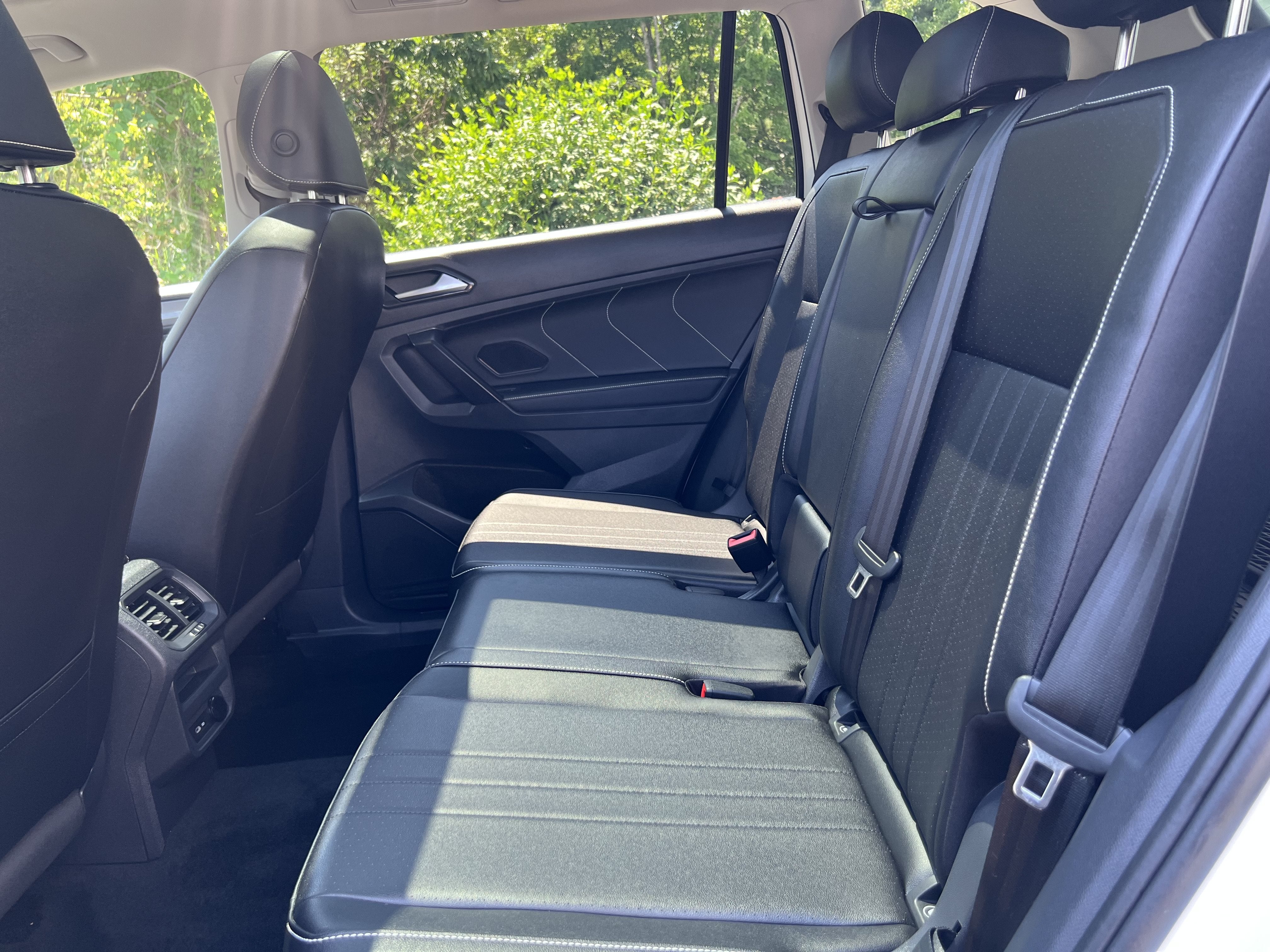 2023 Volkswagen Tiguan SE W/ Panoramic Sunroof