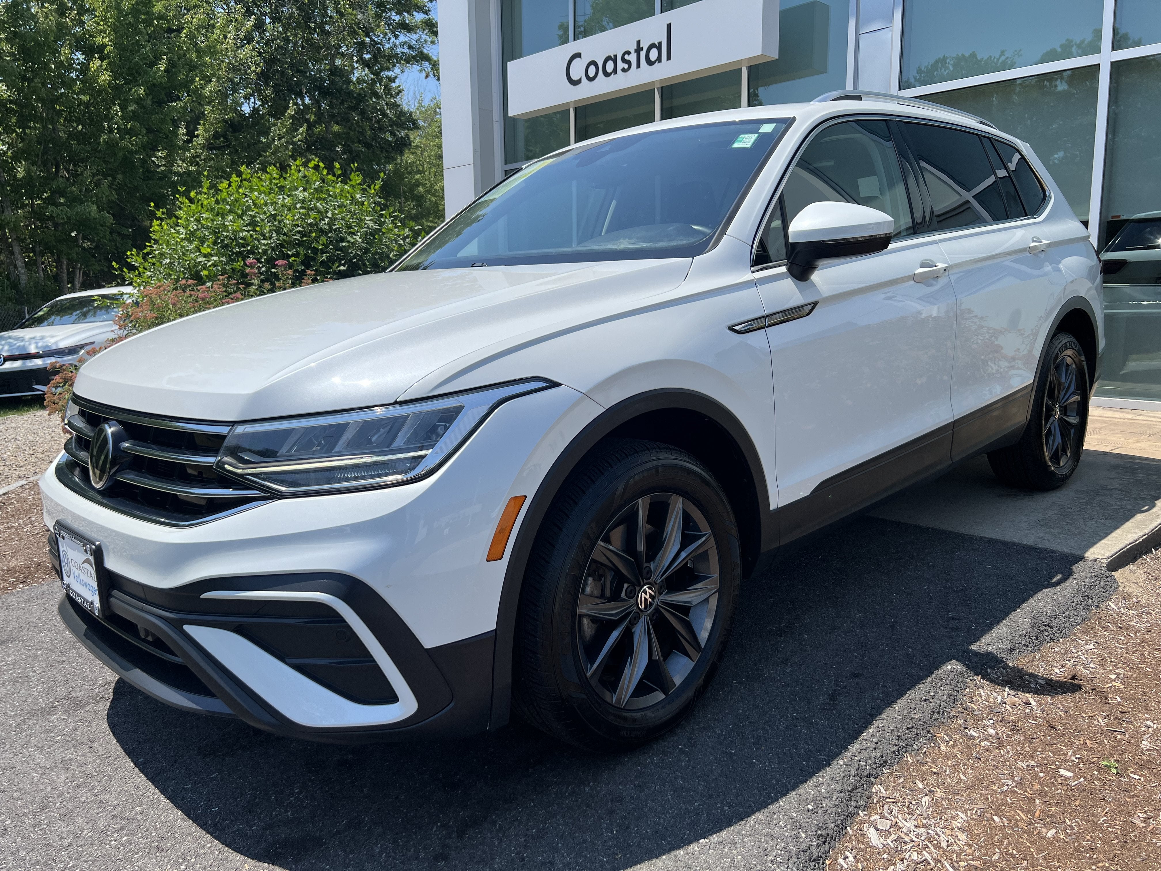 2023 Volkswagen Tiguan SE W/ Panoramic Sunroof