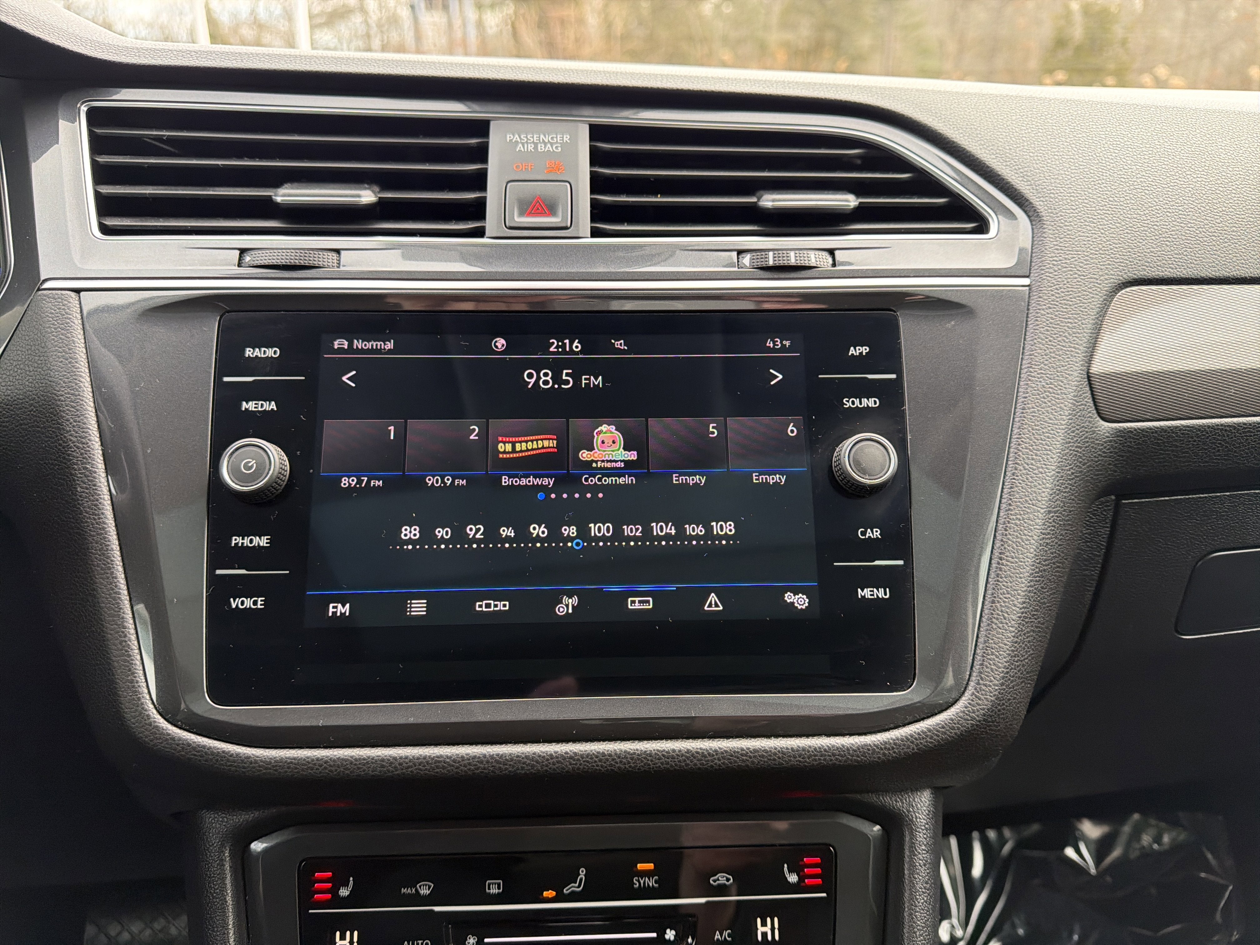 2023 Volkswagen Tiguan SE