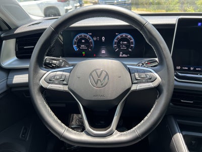 2025 Volkswagen Tiguan SE w/panoramic sunroof