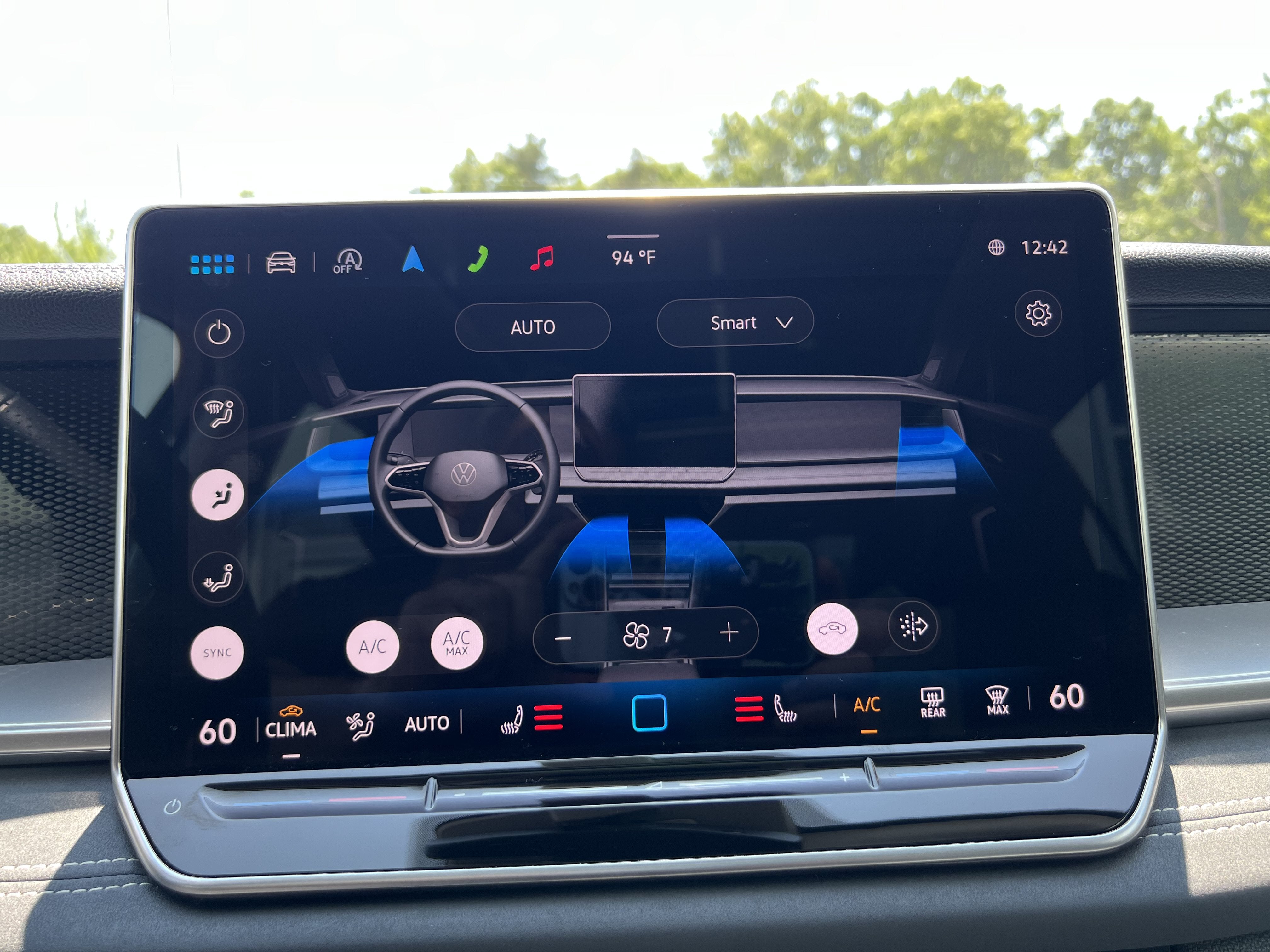 2025 Volkswagen Tiguan SE w/panoramic sunroof