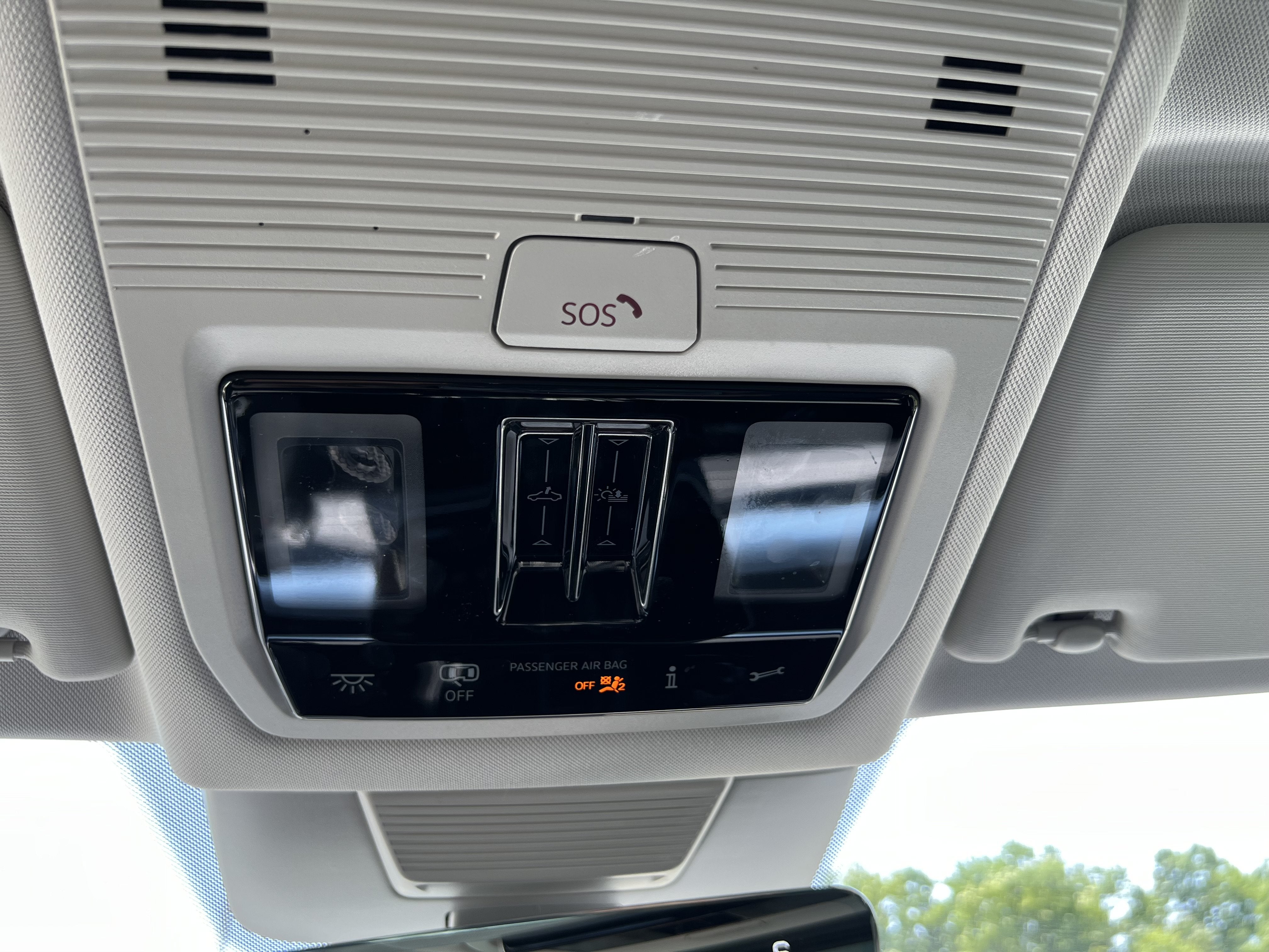 2025 Volkswagen Tiguan SE w/panoramic sunroof