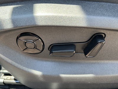 2025 Volkswagen Tiguan SE w/panoramic sunroof