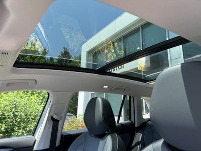 2025 Volkswagen Tiguan SE w/panoramic sunroof