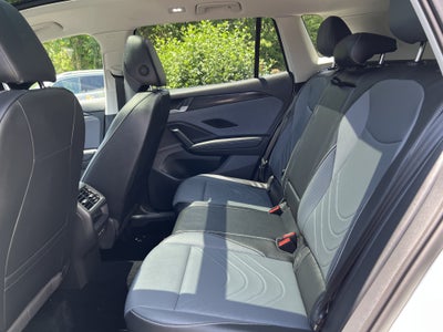 2025 Volkswagen Tiguan SE w/panoramic sunroof