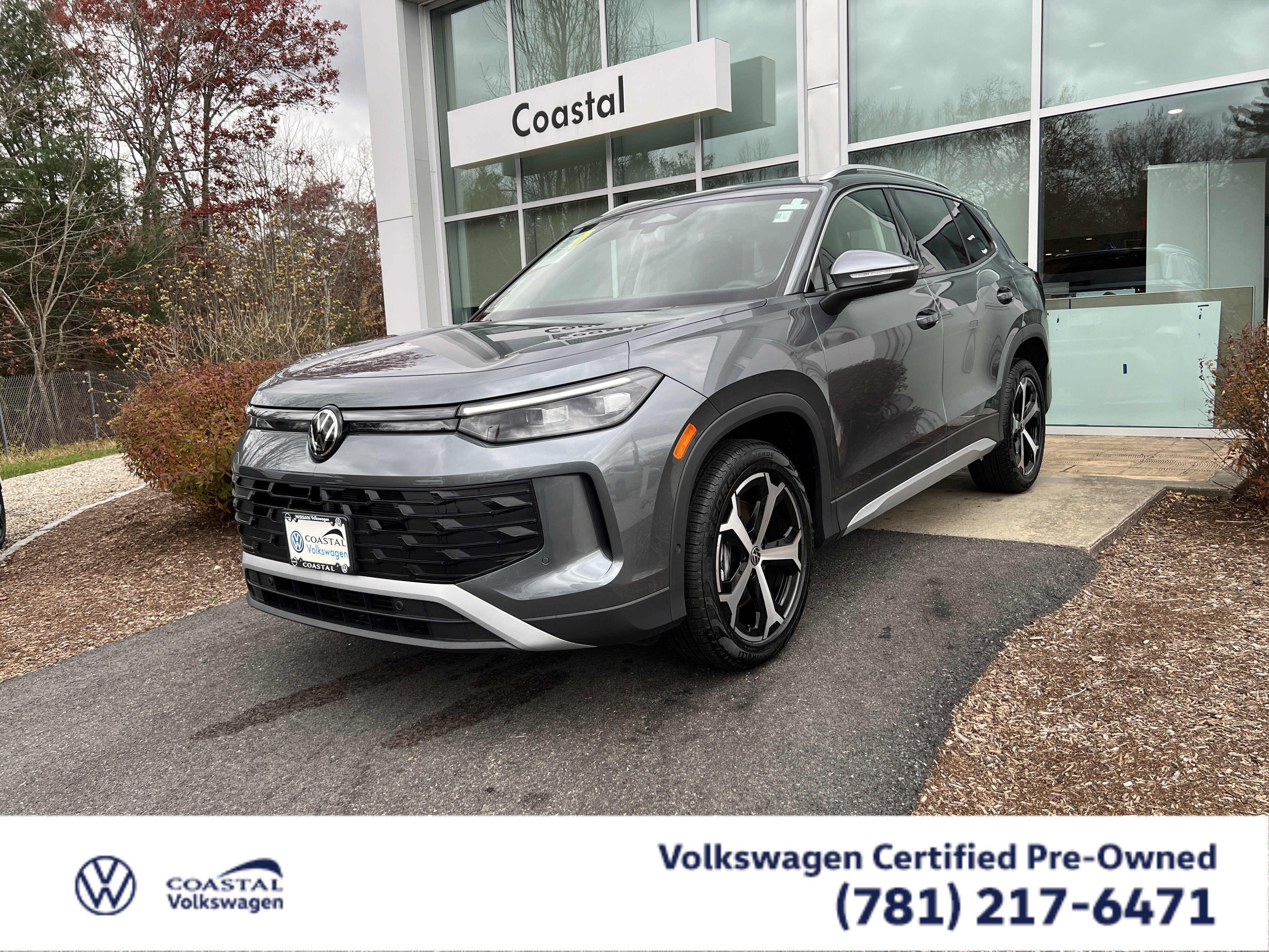 2025 Volkswagen Tiguan SE w/panoramic sunroof