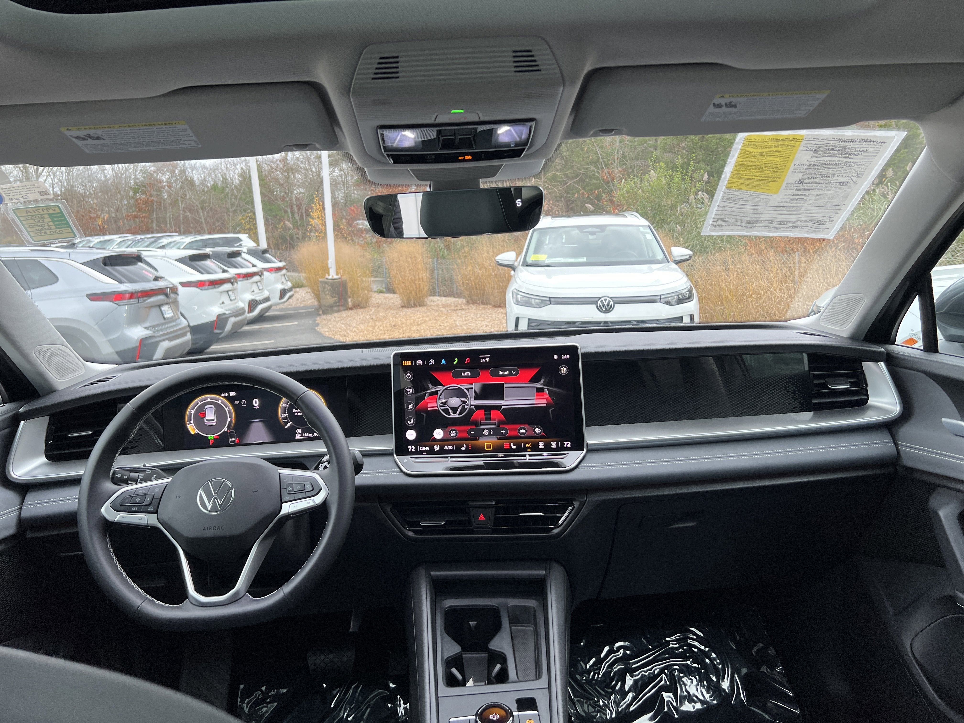 2025 Volkswagen Tiguan SE w/panoramic sunroof