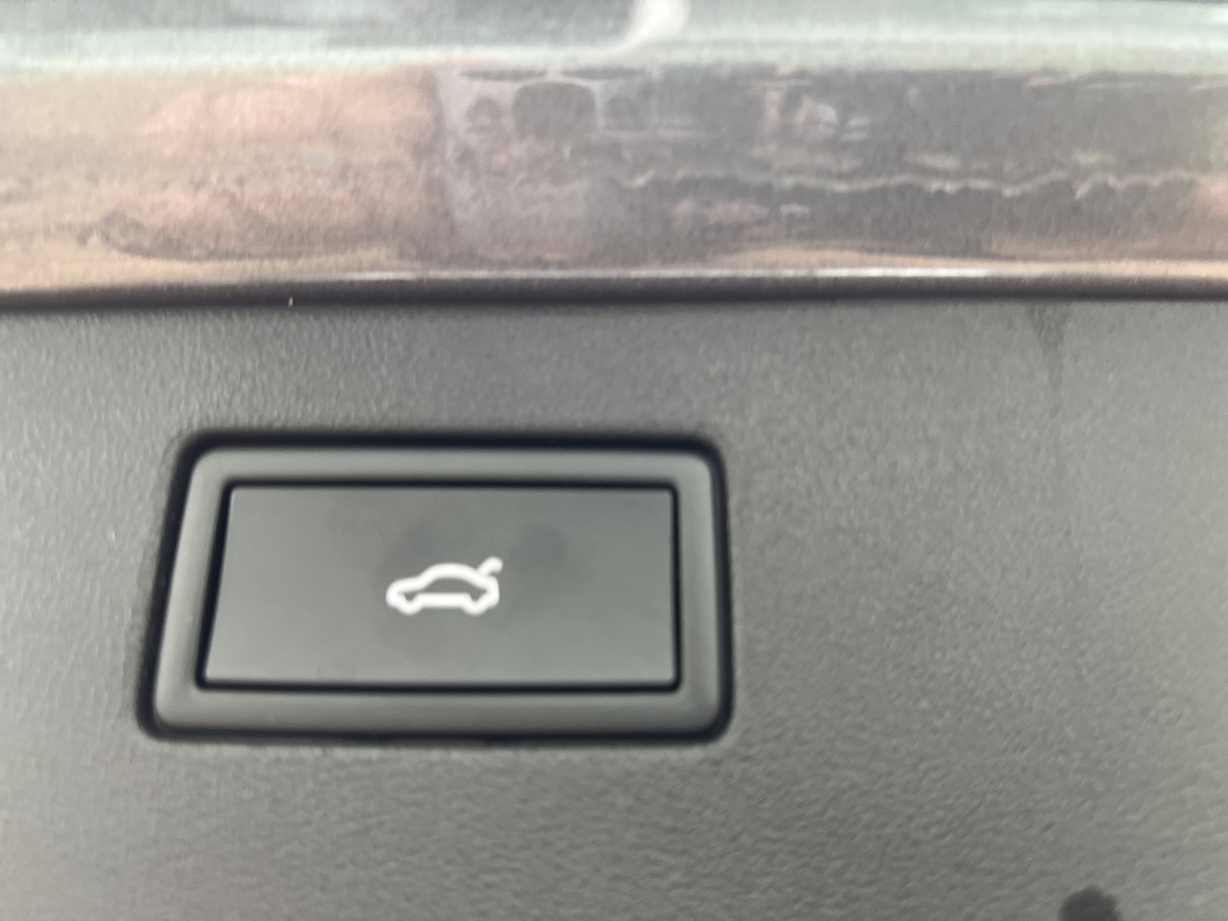 2025 Volkswagen Tiguan SE w/panoramic sunroof