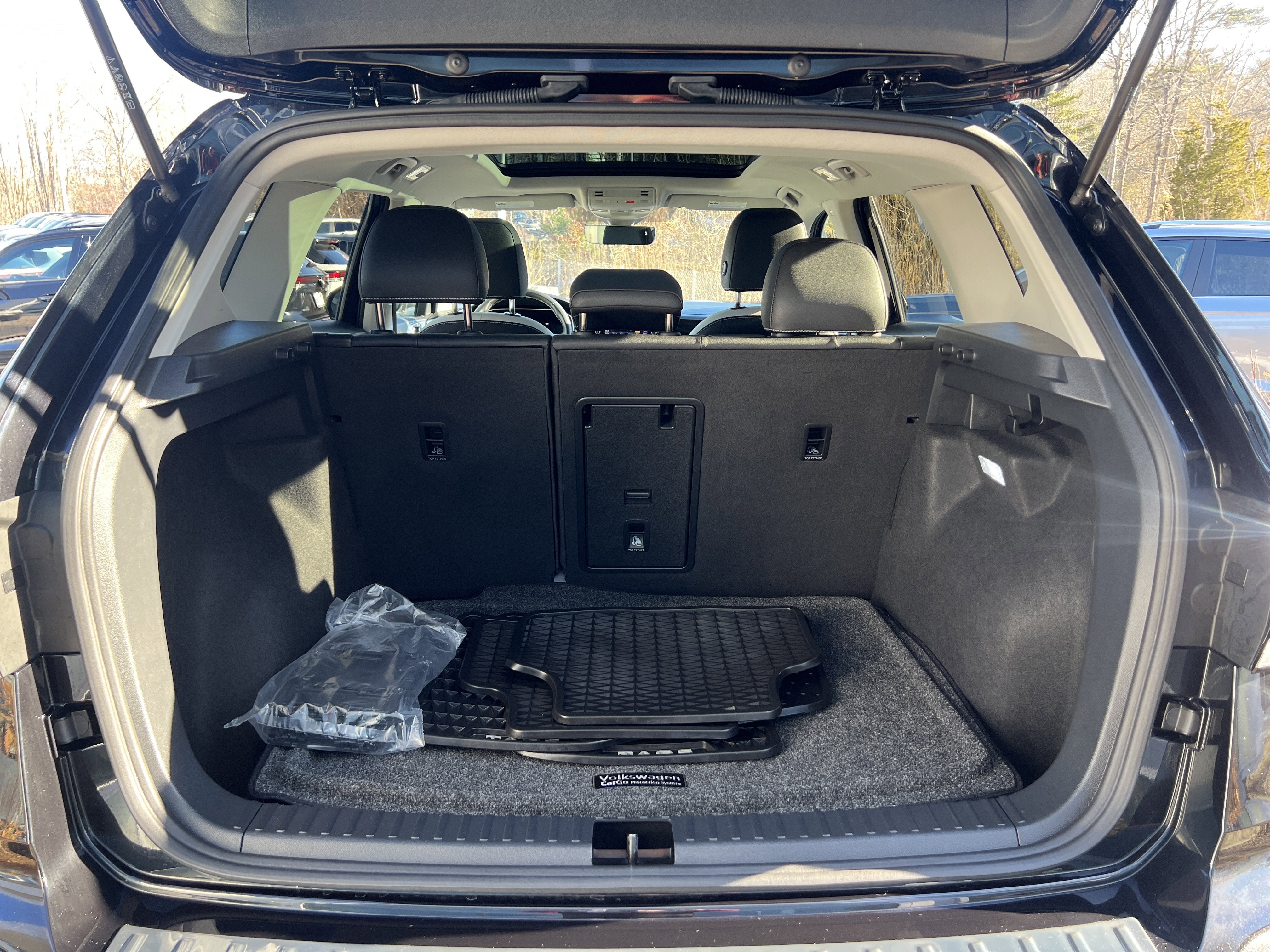 2025 Volkswagen Taos SE w/panoramic sunroof