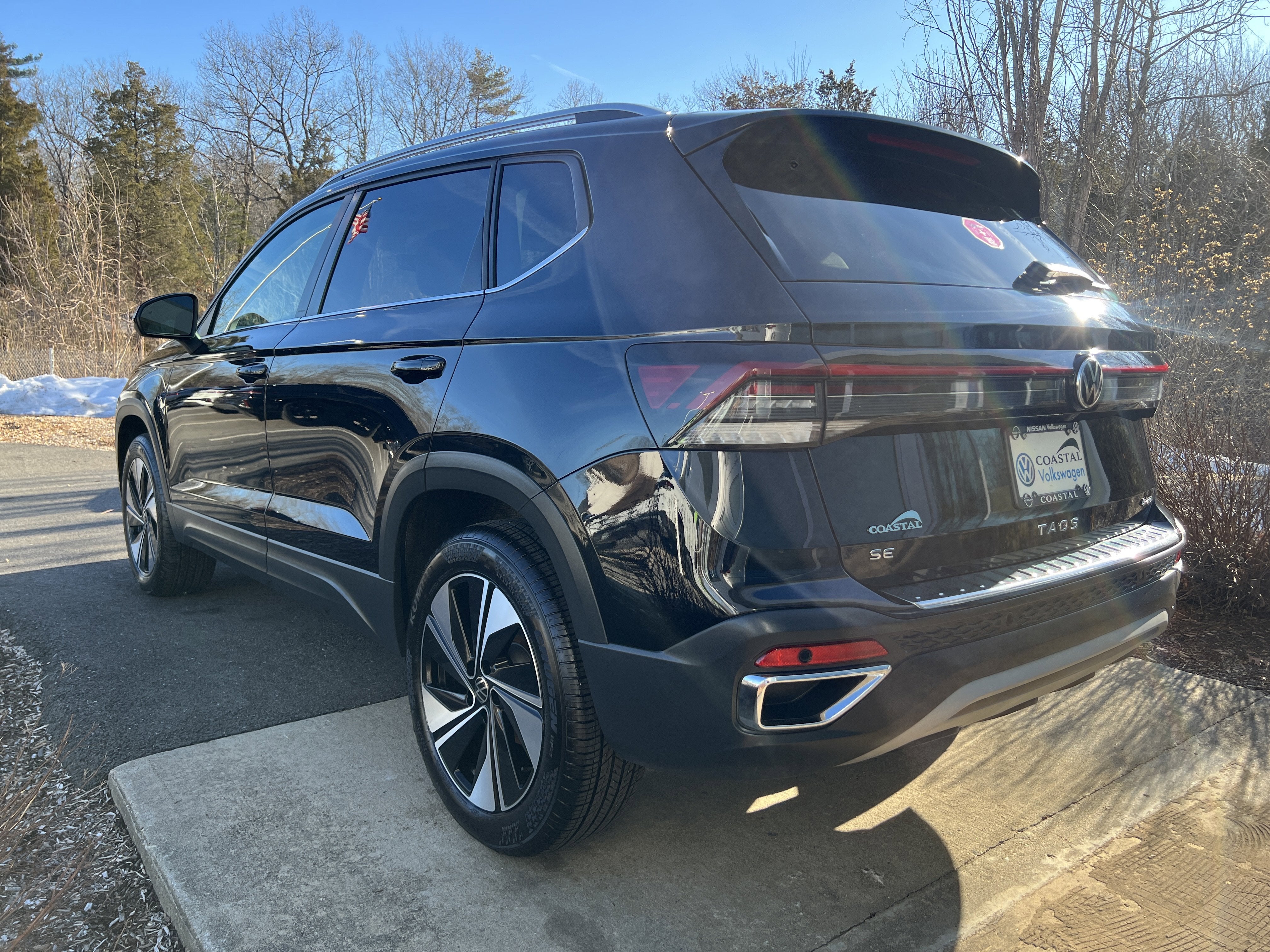 2025 Volkswagen Taos SE w/panoramic sunroof