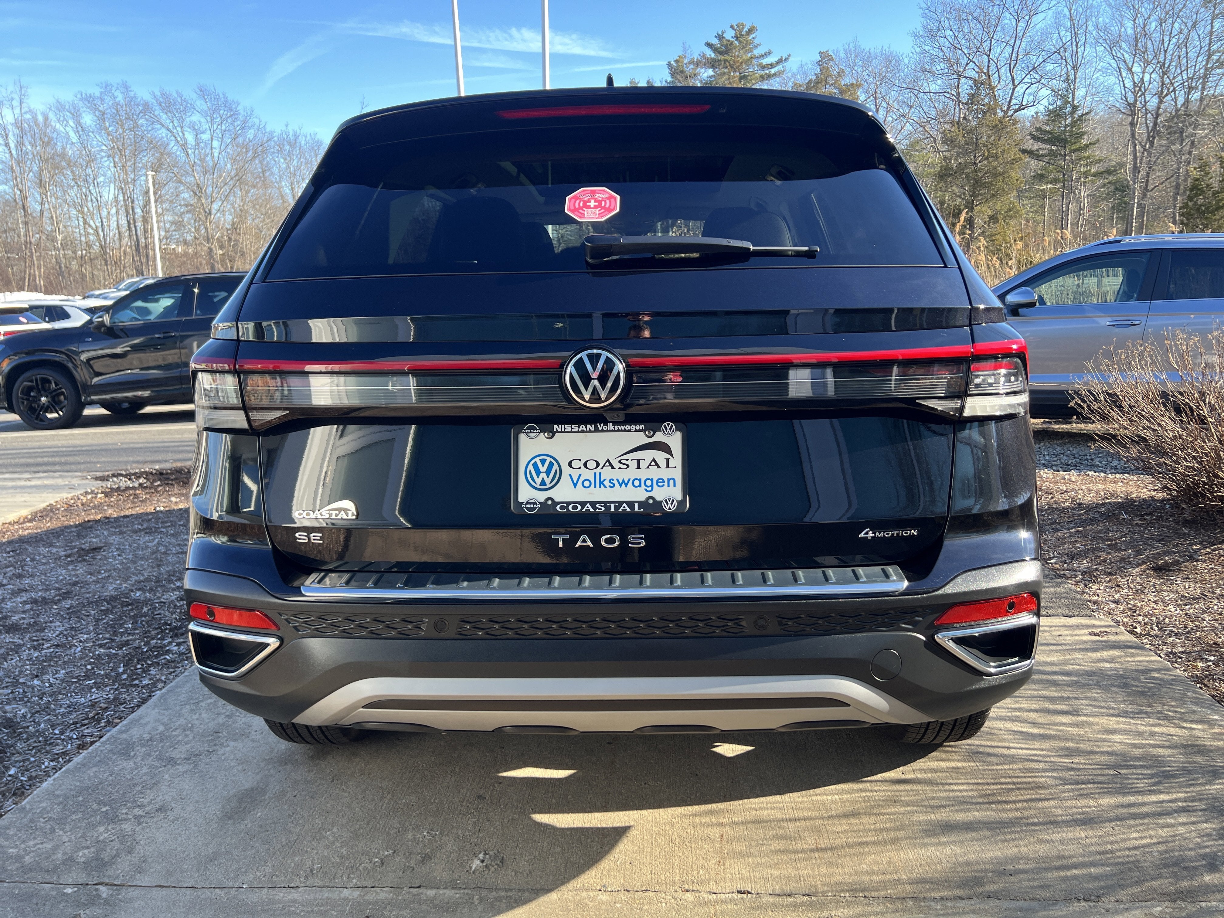 2025 Volkswagen Taos SE w/panoramic sunroof