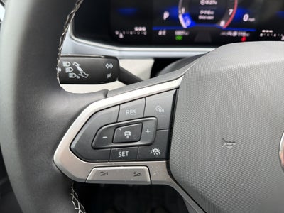 2025 Volkswagen Taos SE w/panoramic sunroof