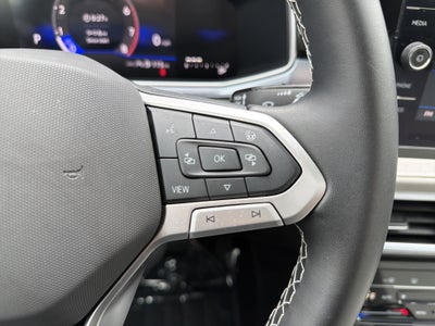 2025 Volkswagen Taos SE w/panoramic sunroof