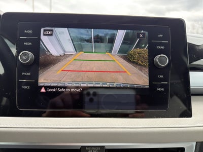 2025 Volkswagen Taos SE w/panoramic sunroof