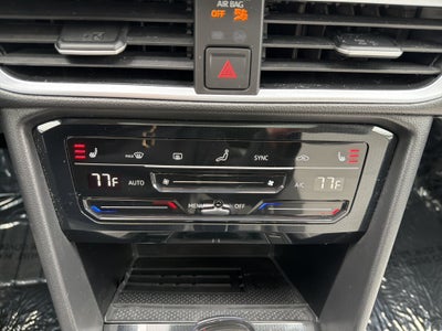 2025 Volkswagen Taos SE w/panoramic sunroof