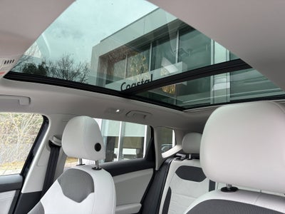 2025 Volkswagen Taos SE w/panoramic sunroof