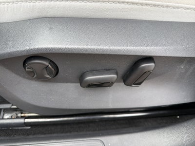 2025 Volkswagen Taos SE w/panoramic sunroof