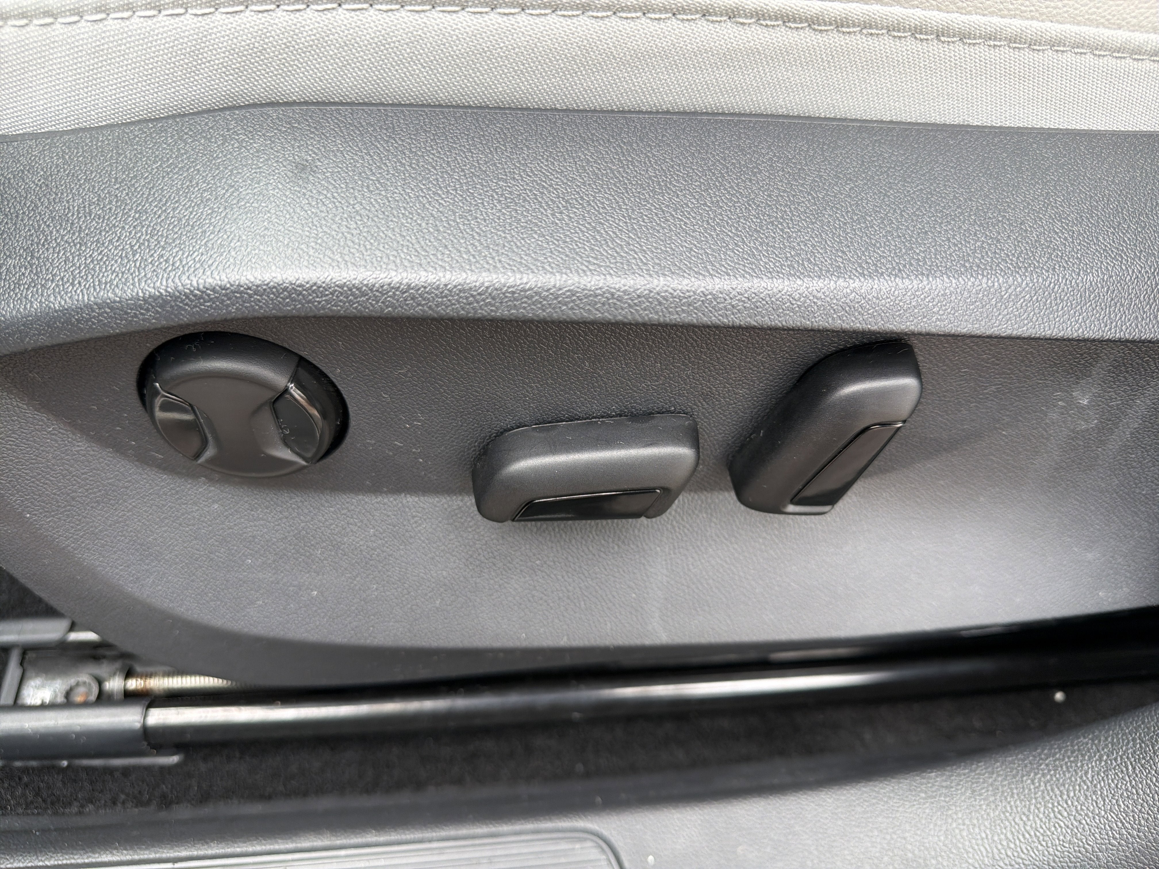 2025 Volkswagen Taos SE w/panoramic sunroof