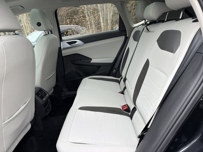 2025 Volkswagen Taos SE w/panoramic sunroof