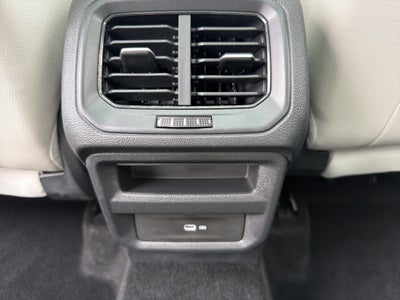 2025 Volkswagen Taos SE w/panoramic sunroof