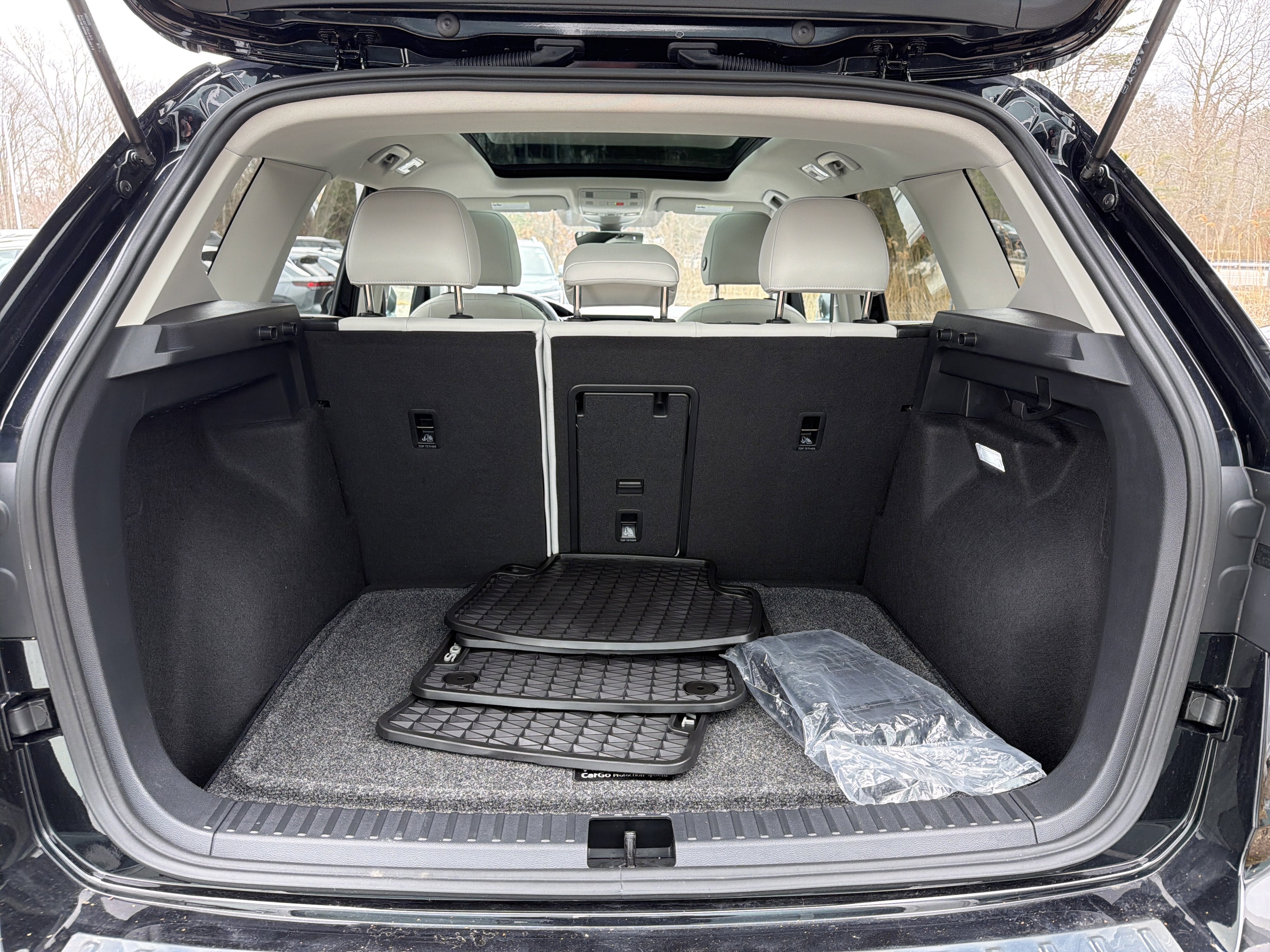 2025 Volkswagen Taos SE w/panoramic sunroof