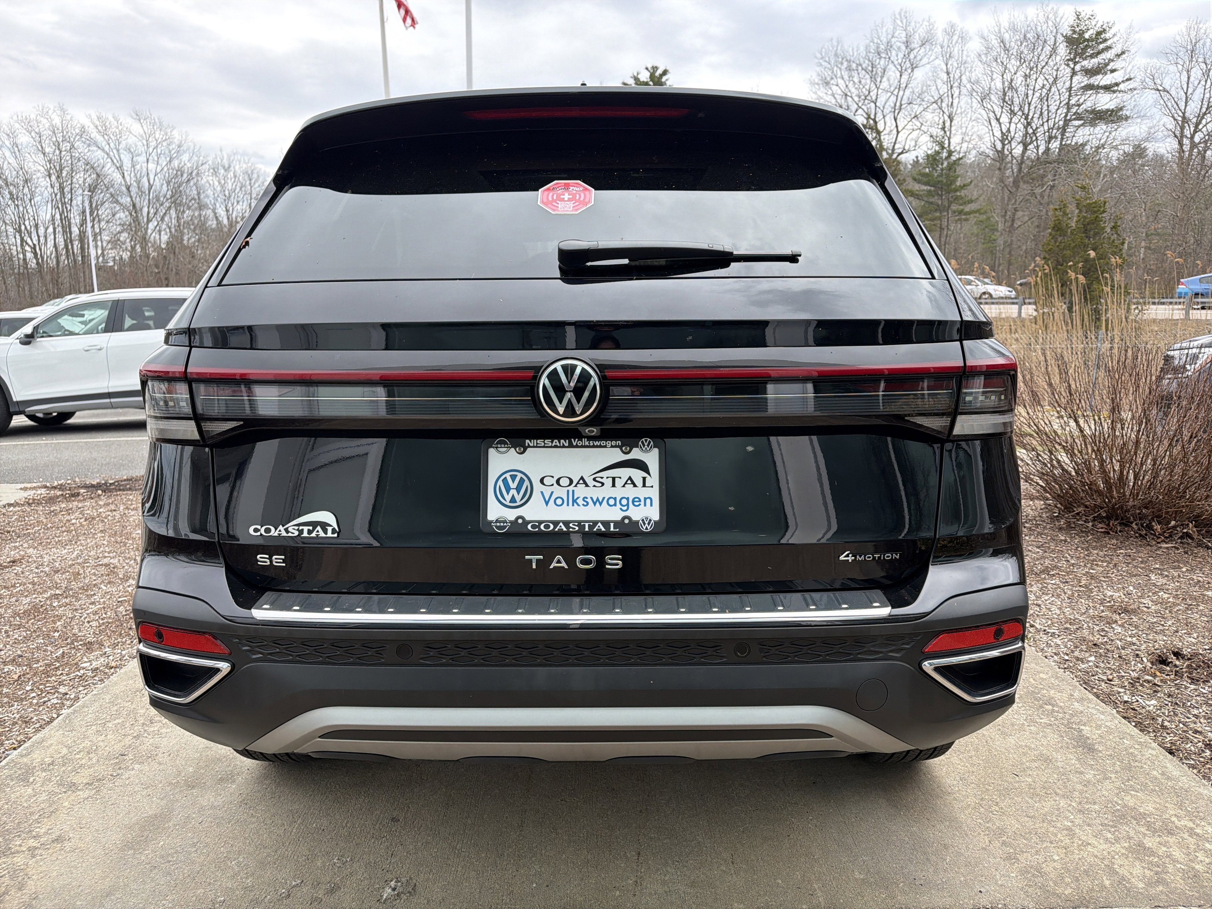 2025 Volkswagen Taos SE w/panoramic sunroof