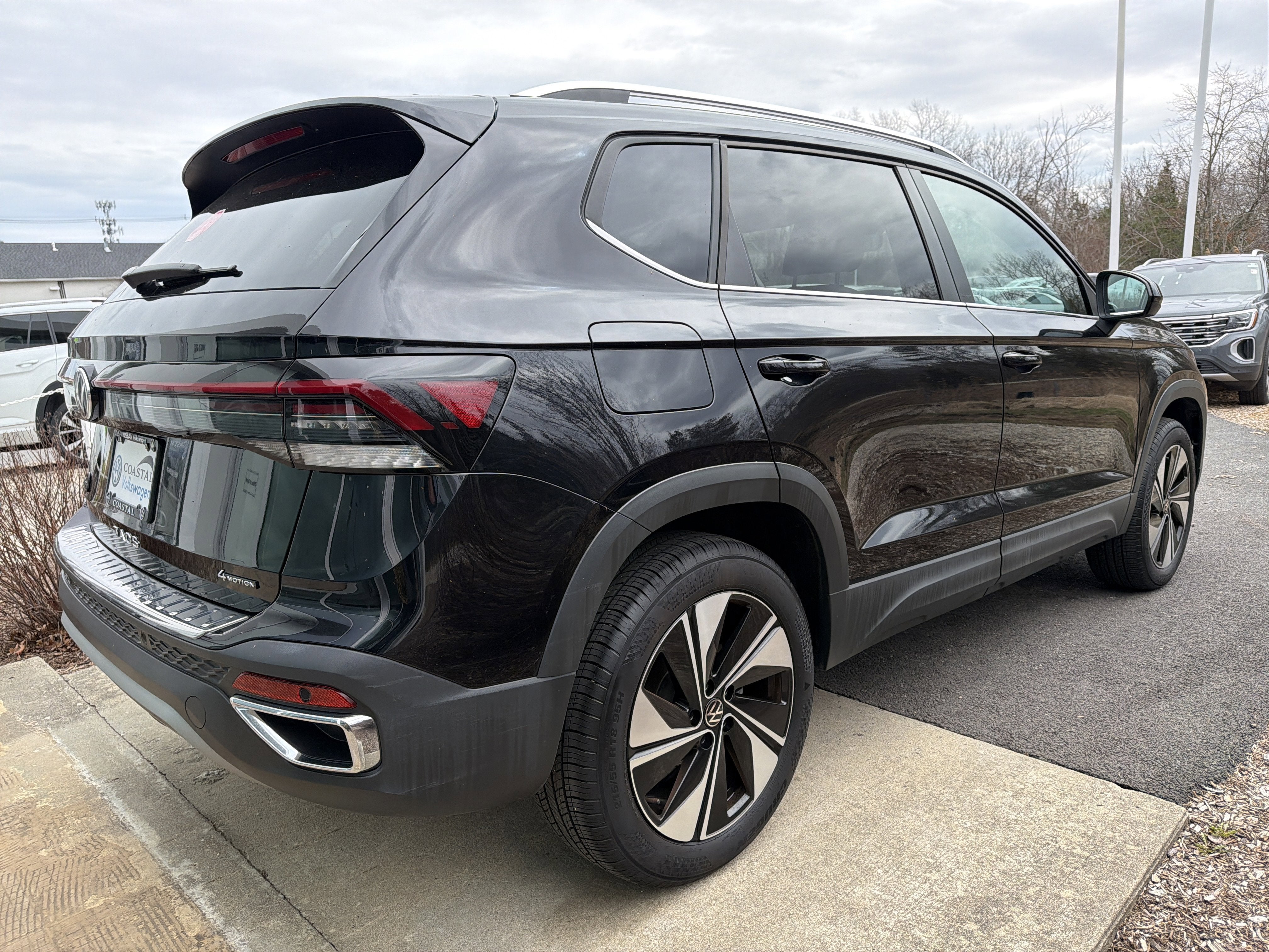 2025 Volkswagen Taos SE w/panoramic sunroof