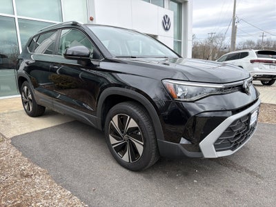 2025 Volkswagen Taos SE w/panoramic sunroof