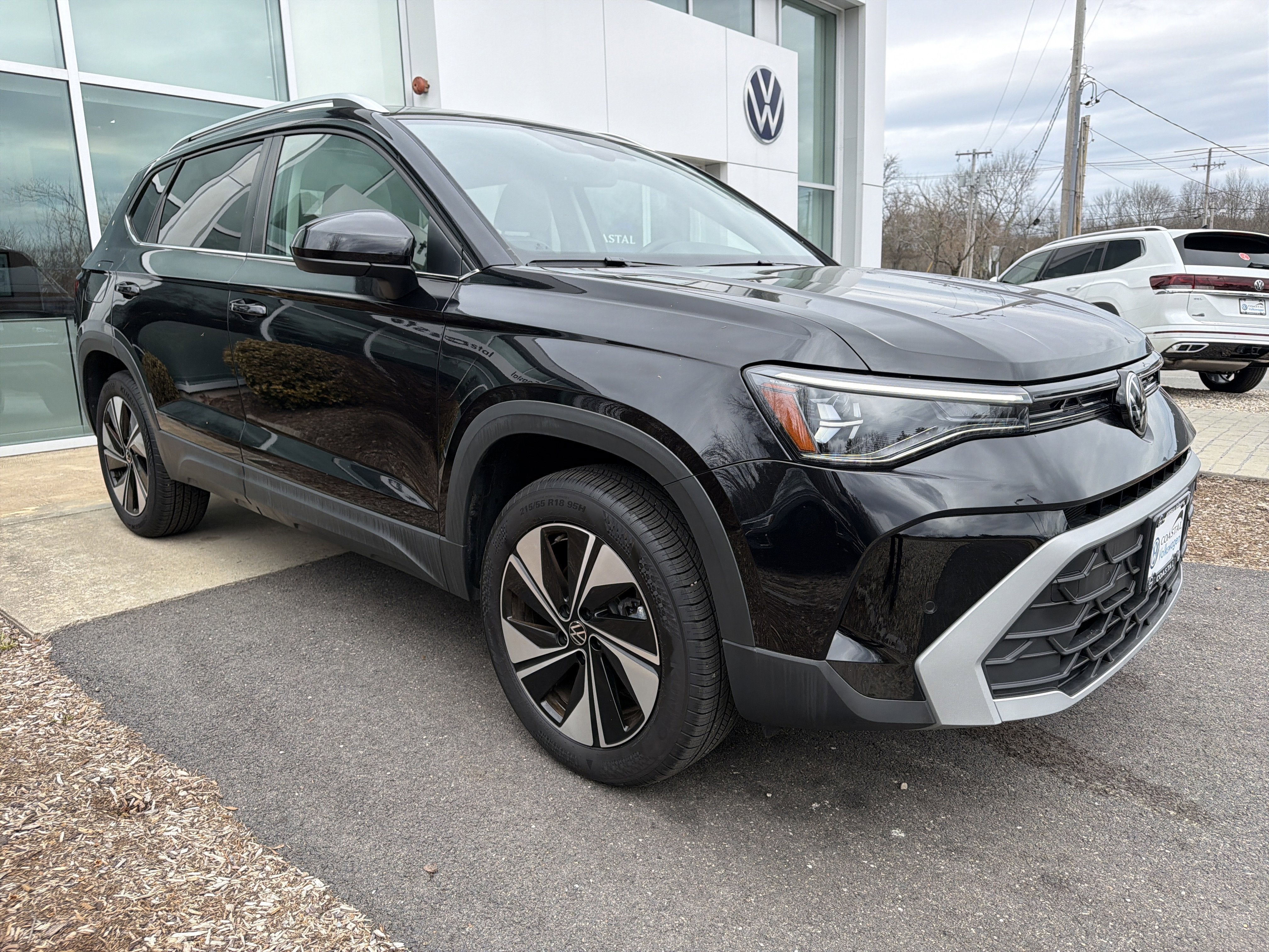 2025 Volkswagen Taos SE w/panoramic sunroof