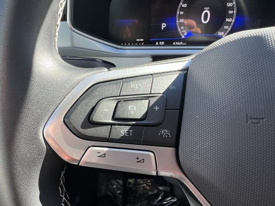 2026 Volkswagen Taos SE w/panoramic sunroof