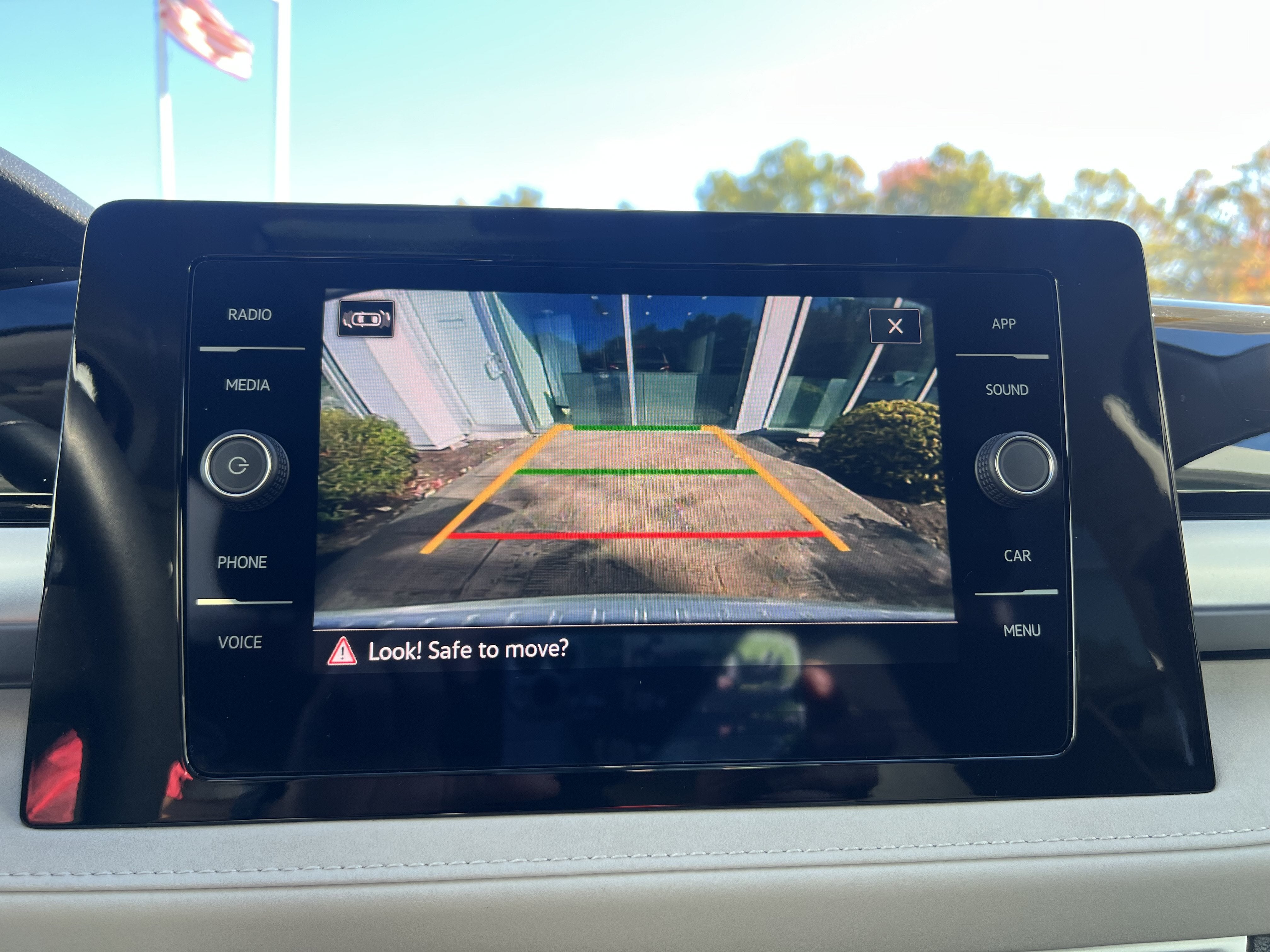 2026 Volkswagen Taos SE w/panoramic sunroof